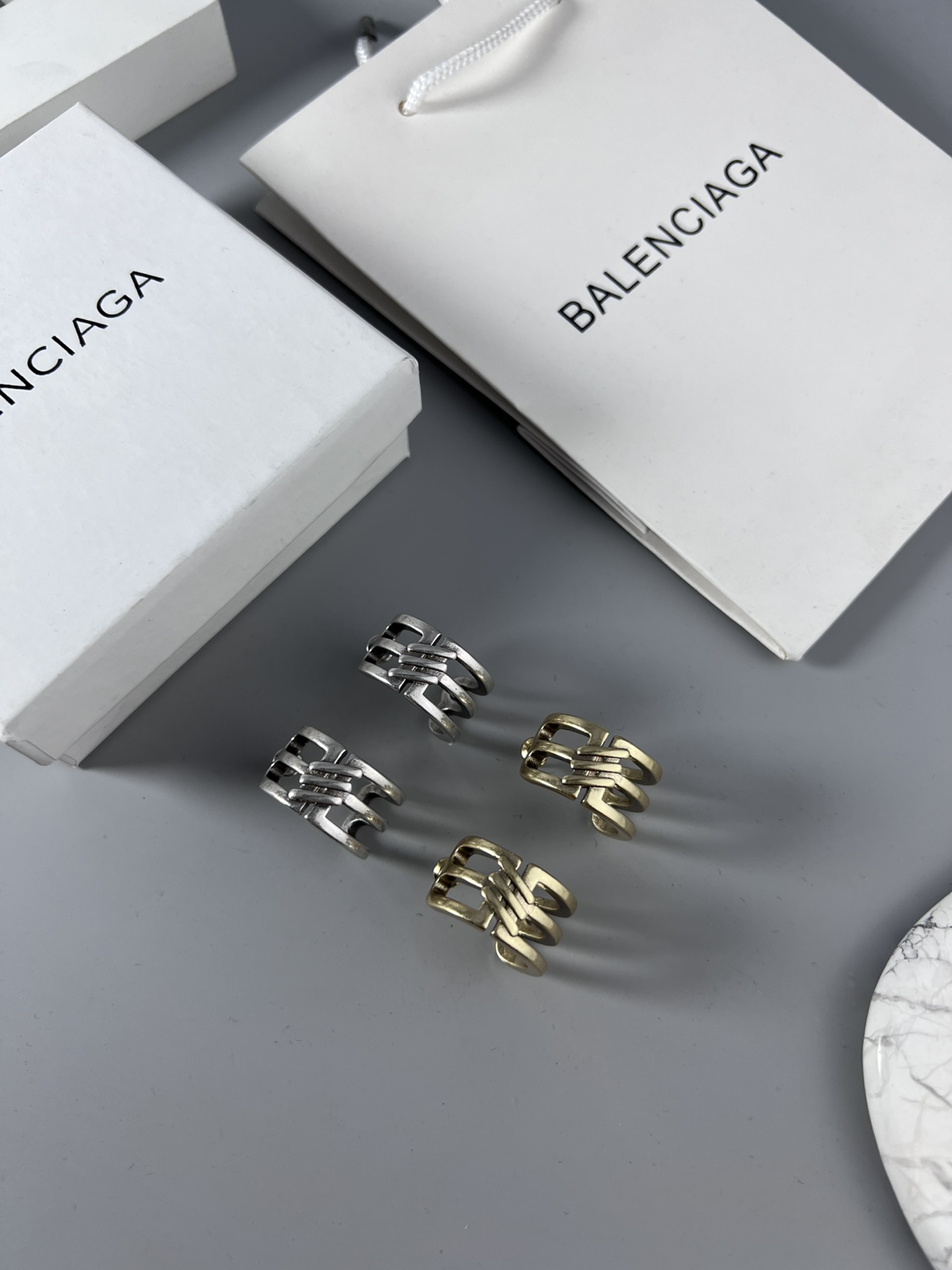  BALENCIAGA 巴黎世家 耳环