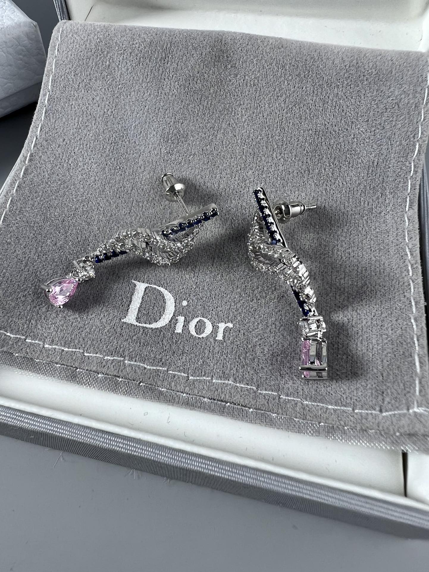  Dior 耳钉
