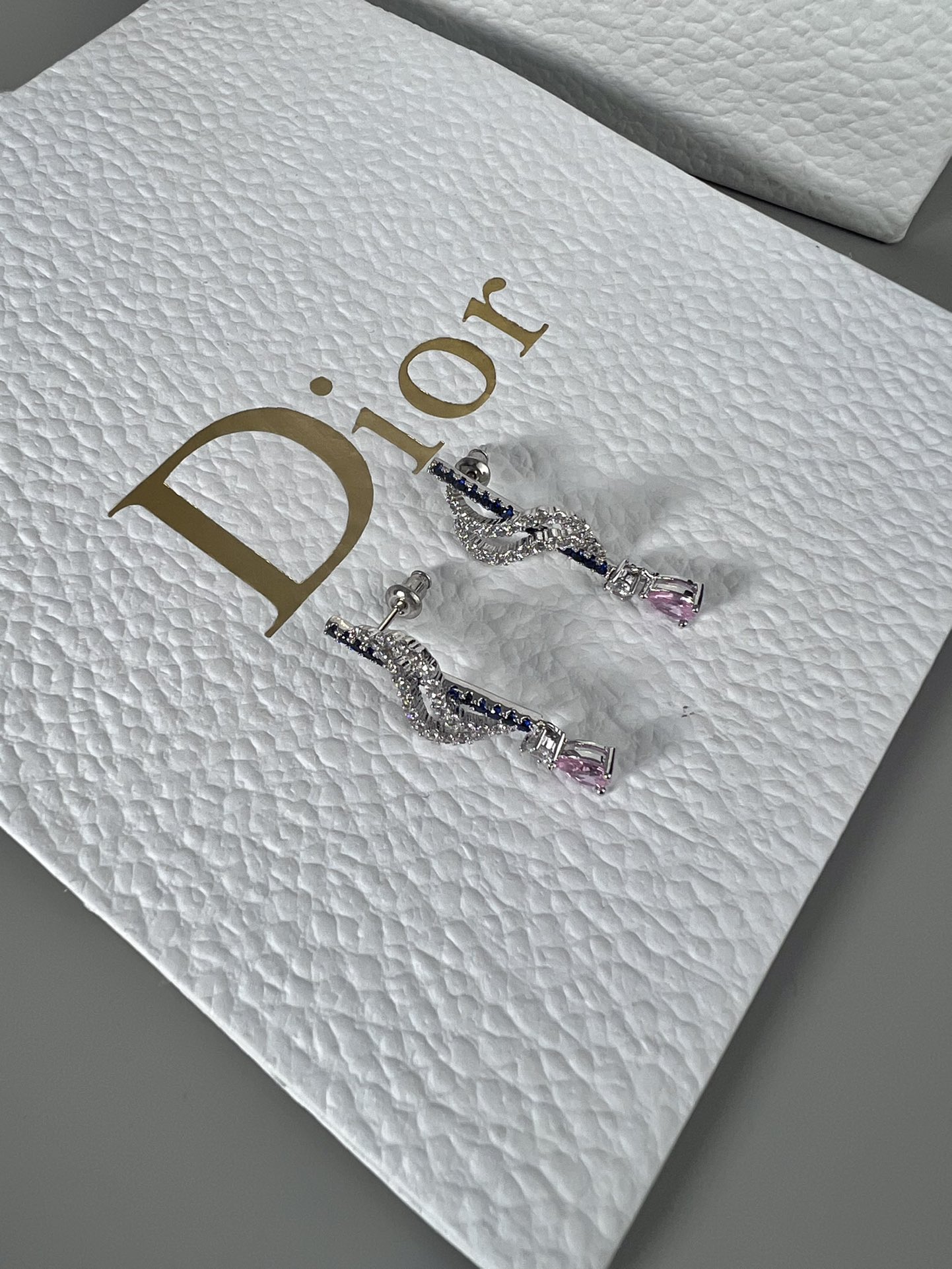  Dior 耳钉