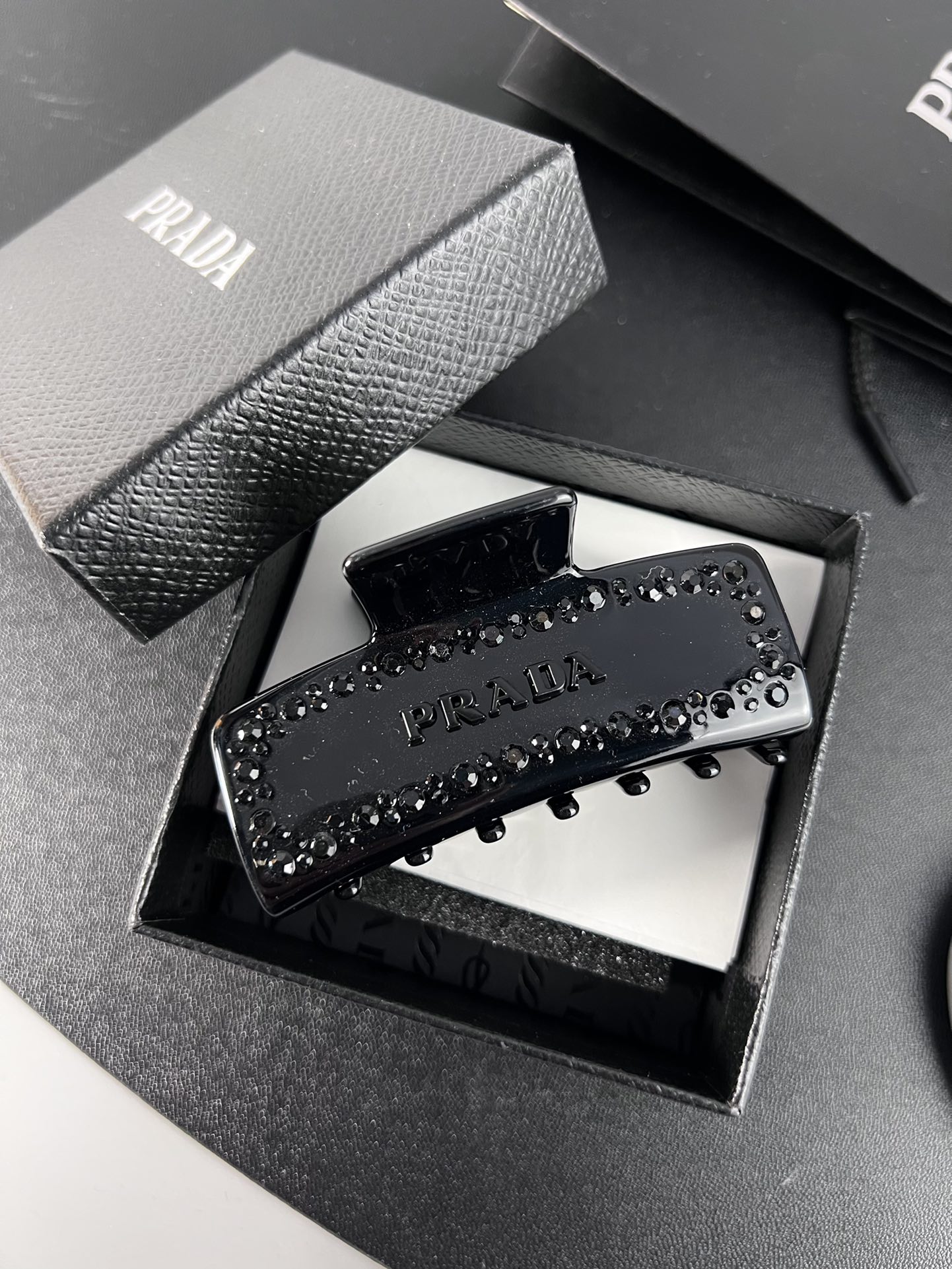 p150. Prada, black hairpin - 图片 6