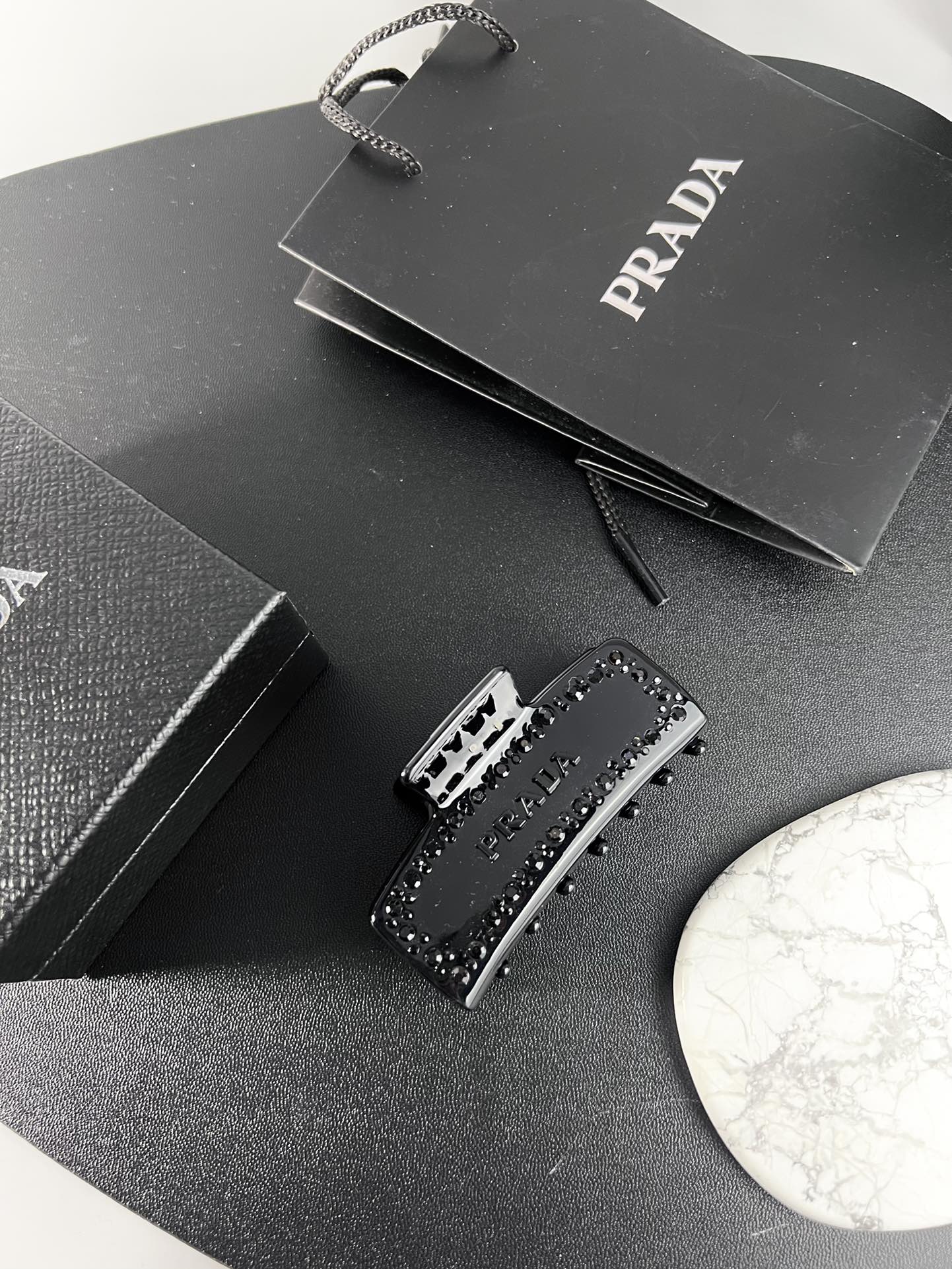 p150. Prada, black hairpin - 图片 5