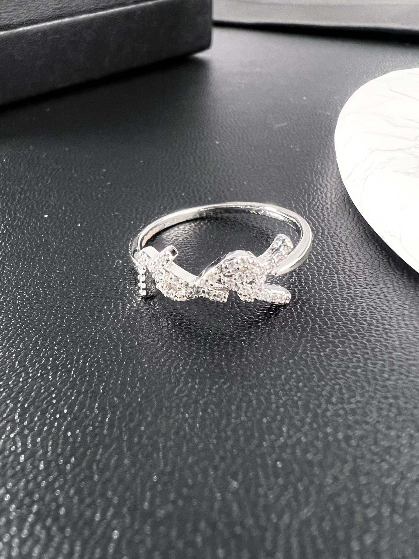 p260. YSL Saint Roland, ring
