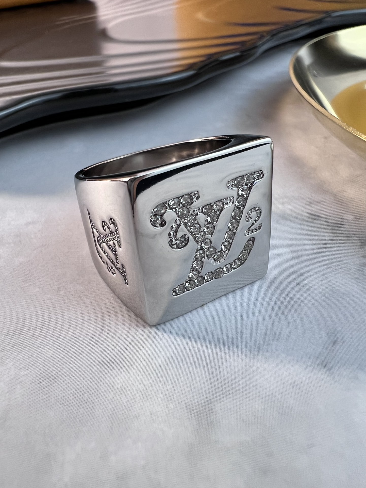 Nepontwerper
 Louis Vuitton Sieraden Ringen Met diamanten gezet
