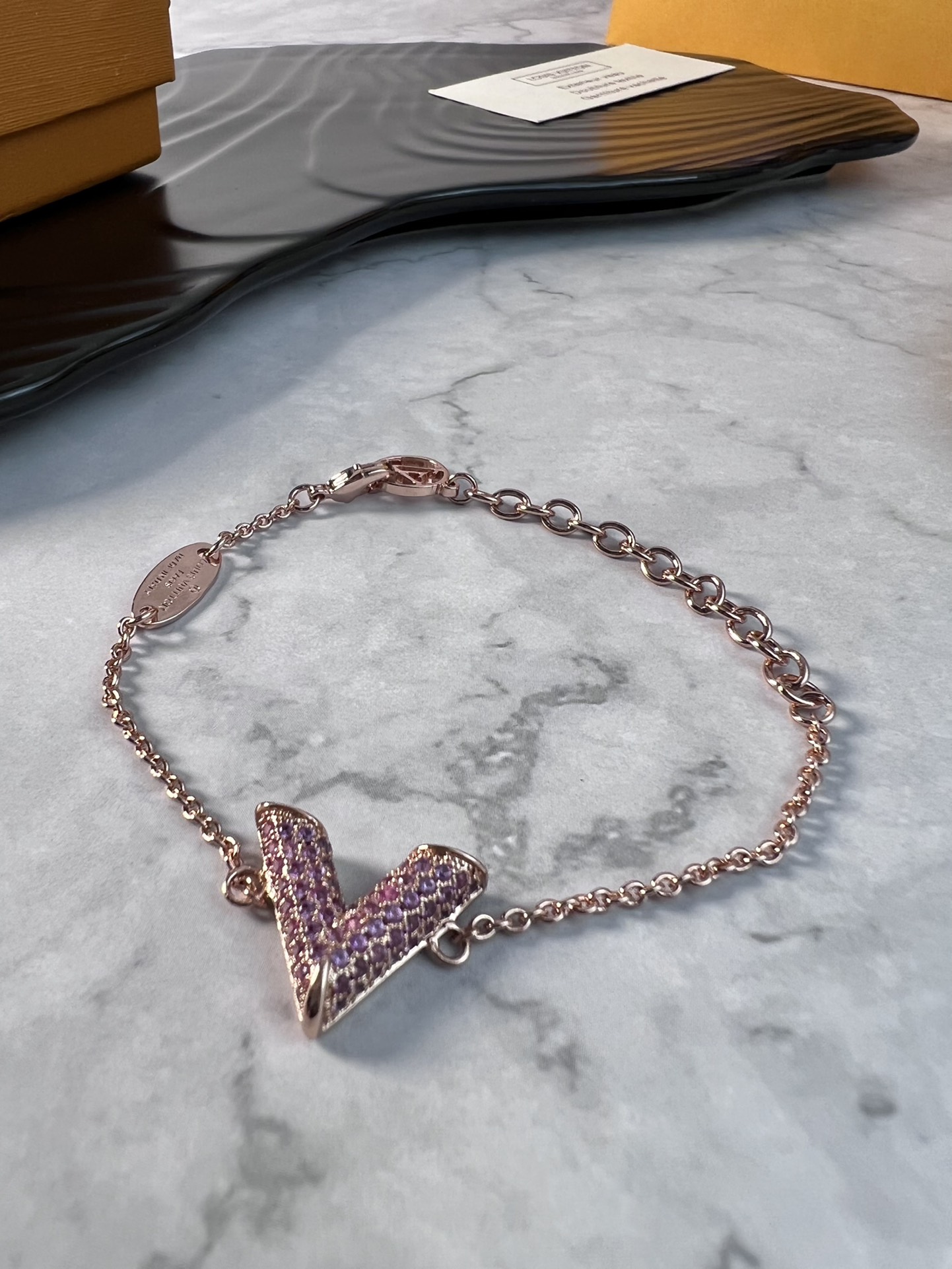 Louis Vuitton Sieraden Armbanden Oorbellen Roze Roos Roségoud Met diamanten gezet