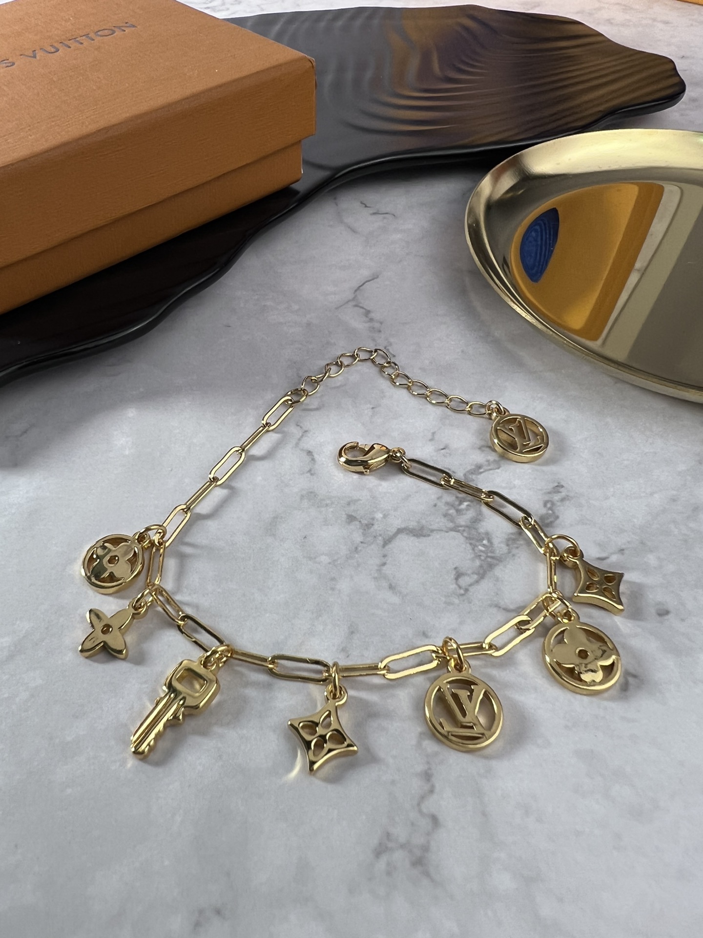 Louis Vuitton Jewelry Bracelet LV Circle