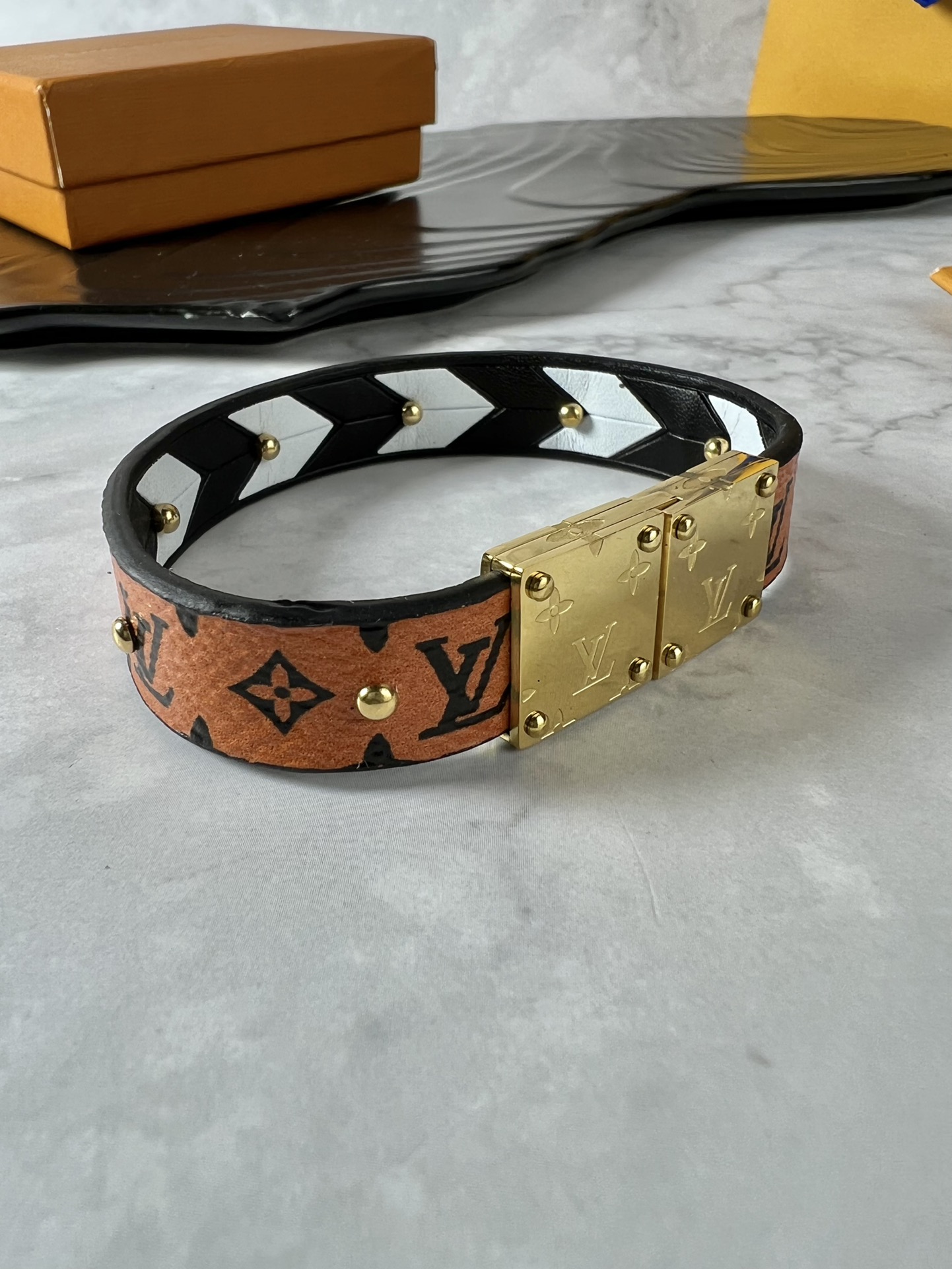 Luxe winkel
 Louis Vuitton Sieraden Armbanden