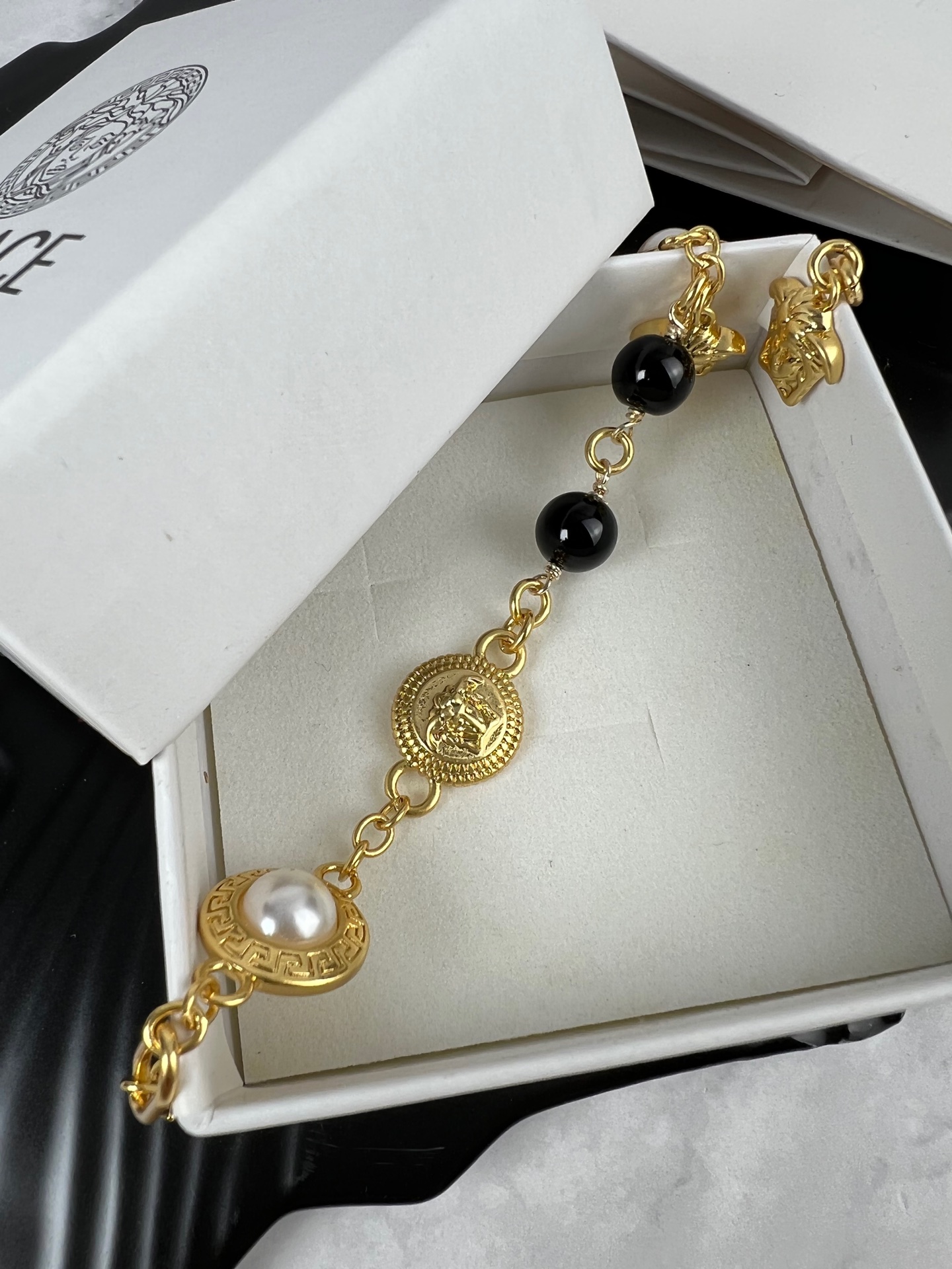 ##188. VERSACE, VERSACE, VERSACE - 图片 5