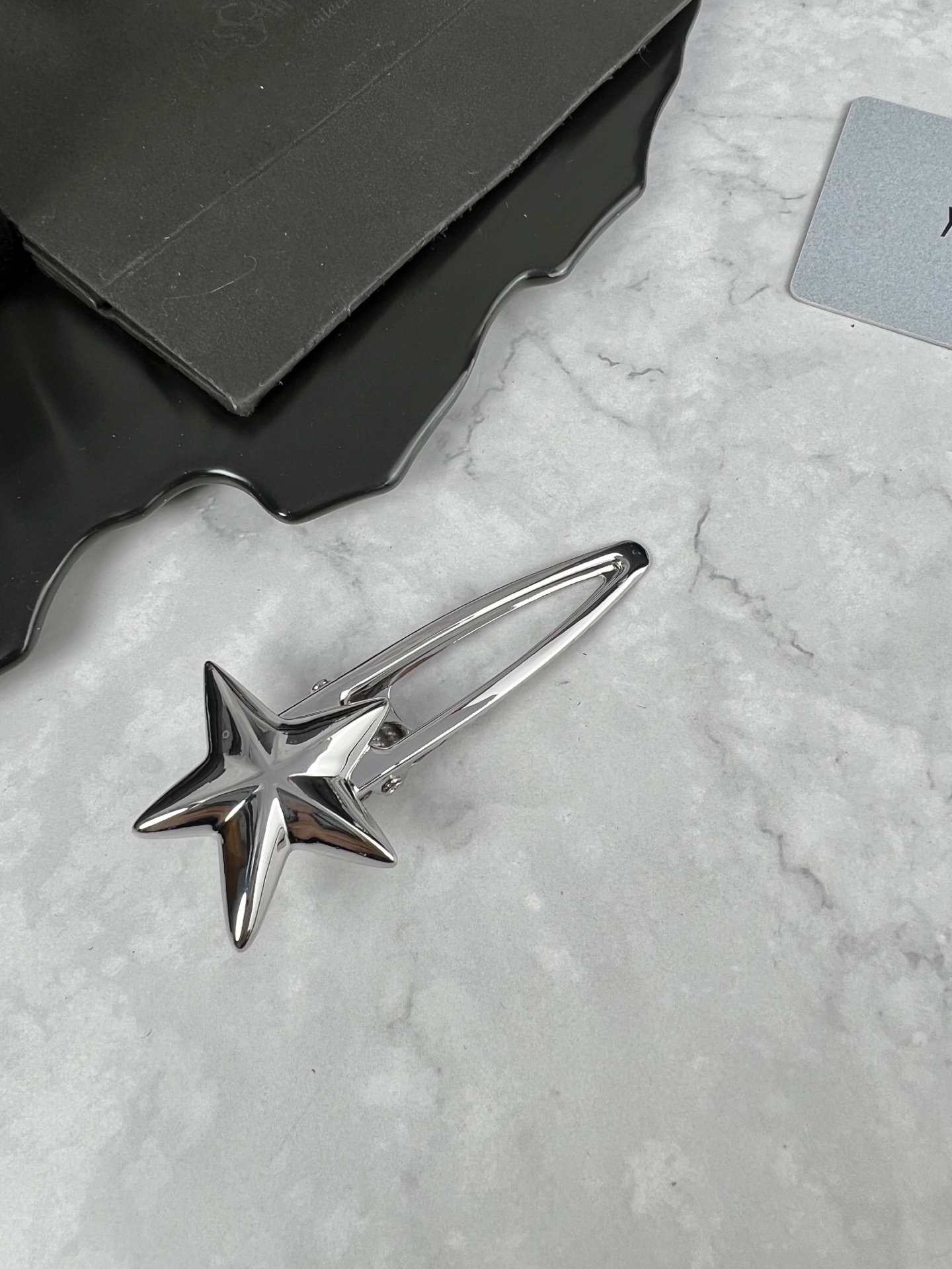 HYAH 150. YSL ST. ROLAND HAIRPIN, SINGLE