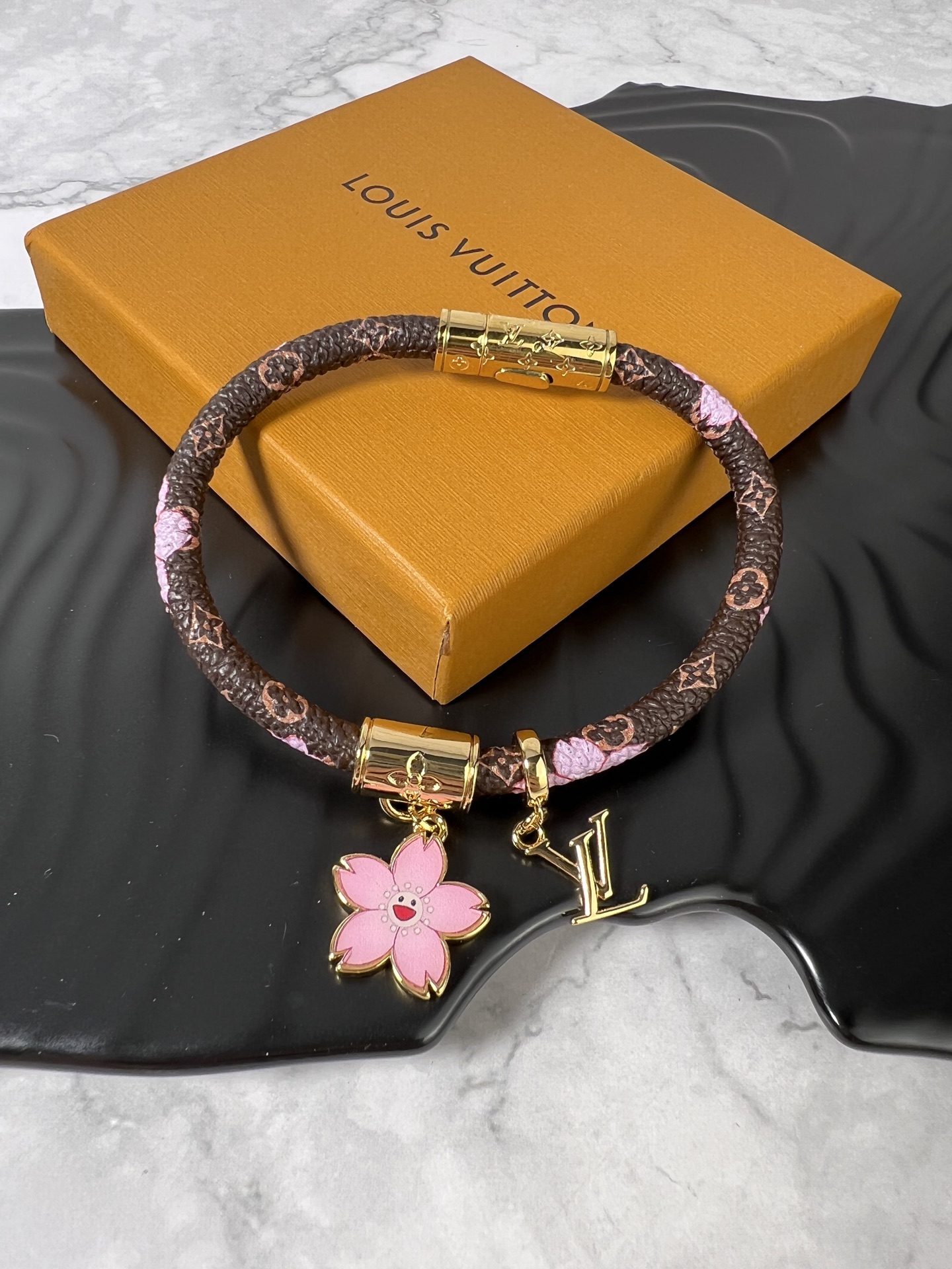 。LV 手链