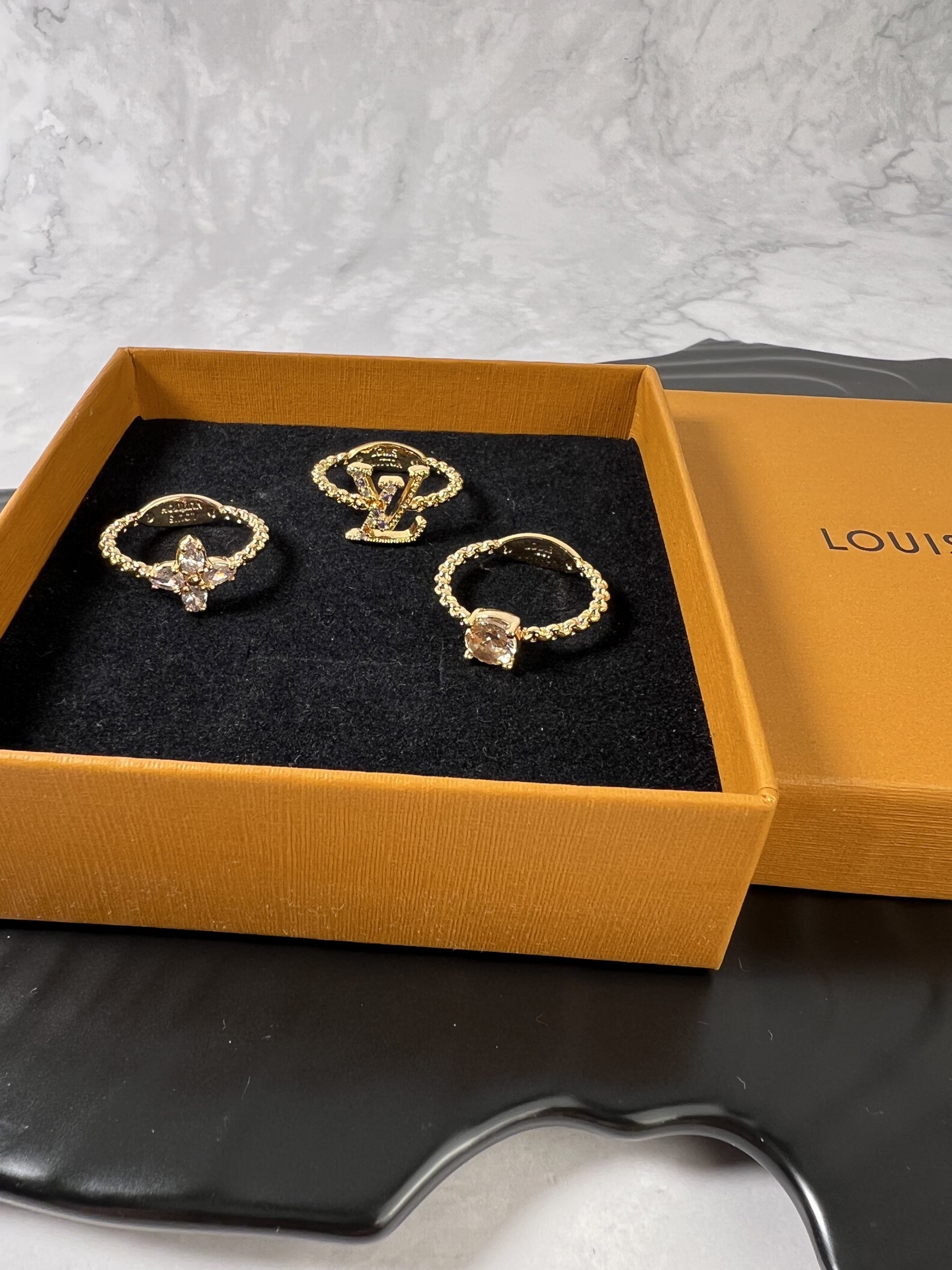  LV 3件套戒指，均码