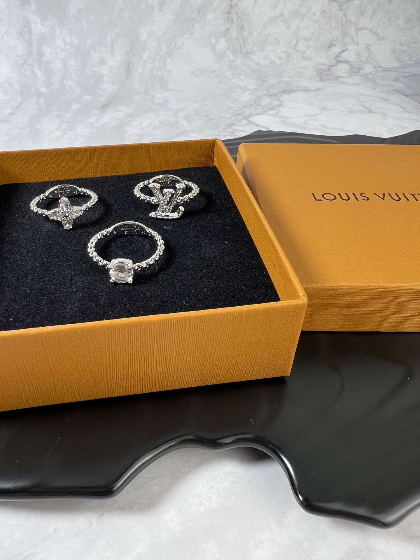  LV 3件套戒指，均码