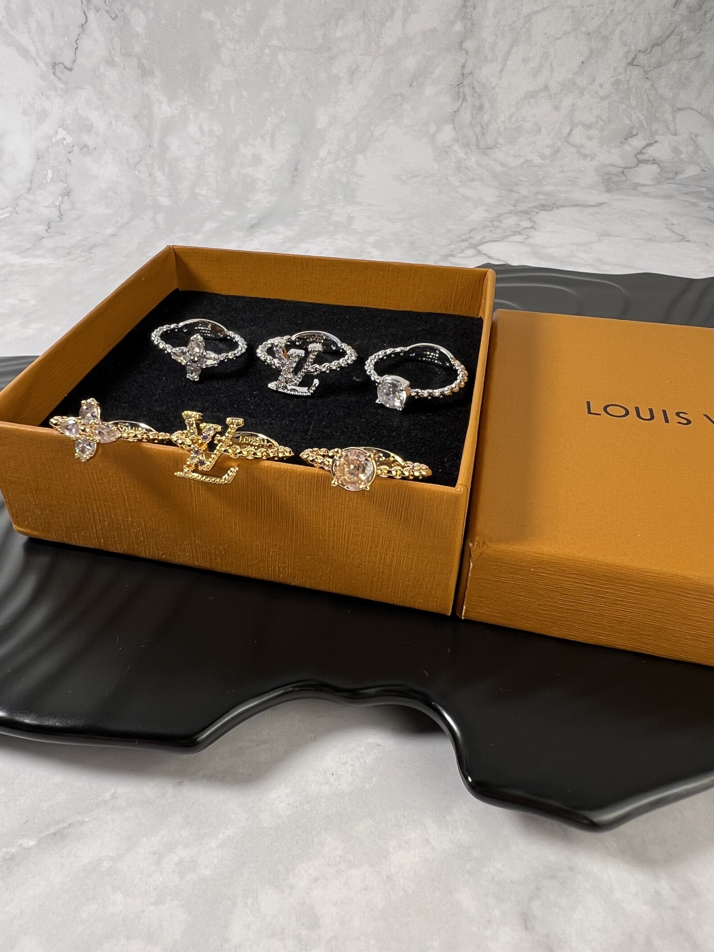  LV 3件套戒指，均码