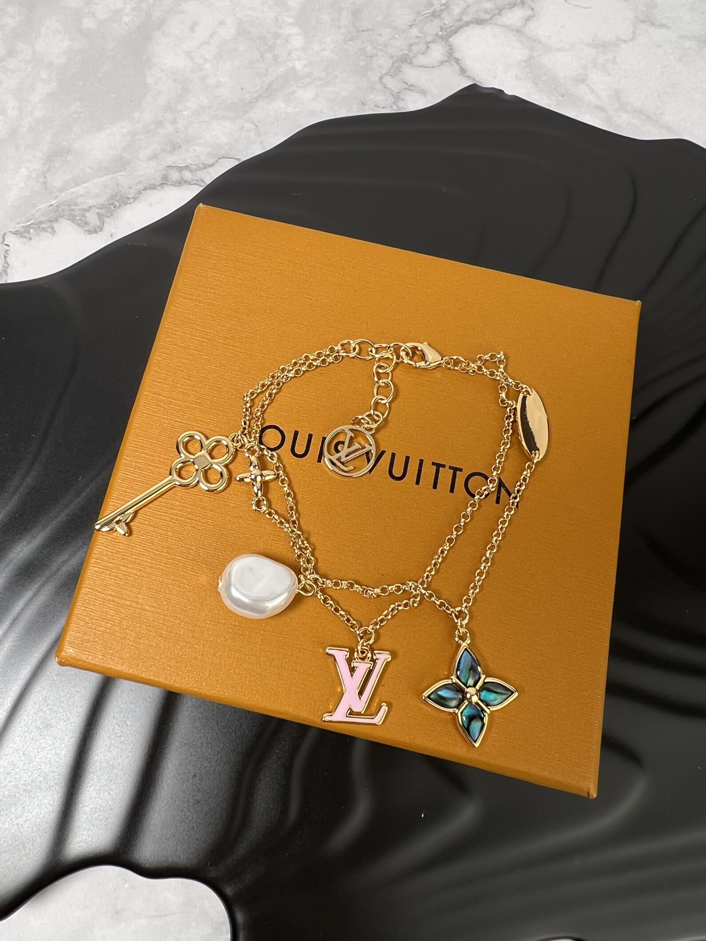  LV 双层手链