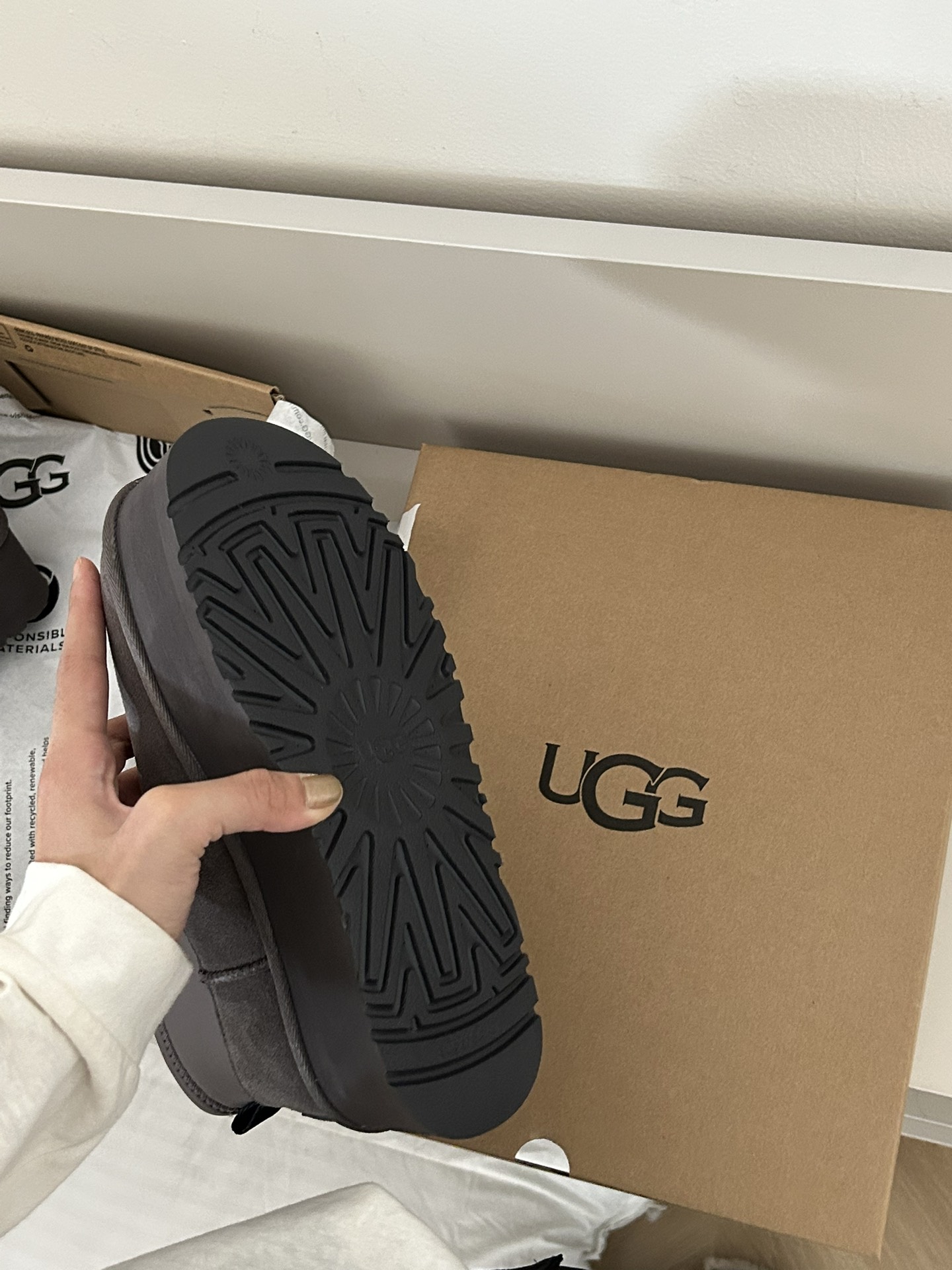 𝐔*g ₂₀₂₄ . 经典Mini迪普靴女士休闲舒适经典迪普靴！防滑耐磨的Treadlite by UG