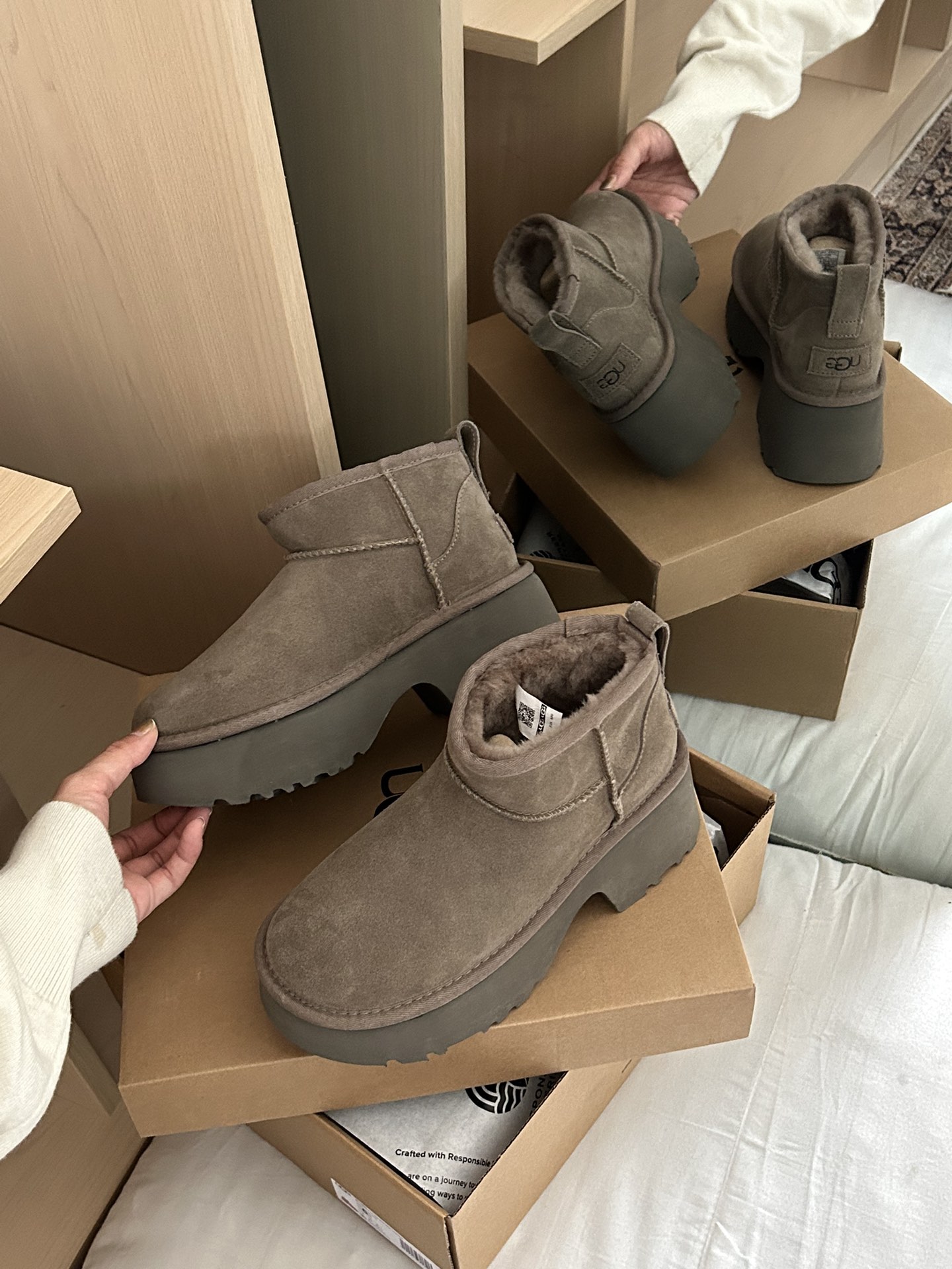 ，𝐔*g ₂₀₂₄ .厚底人鱼超短靴
24新款女士休闲舒适人鱼高跟系列 简单大方的设计 EVA大底约7c
