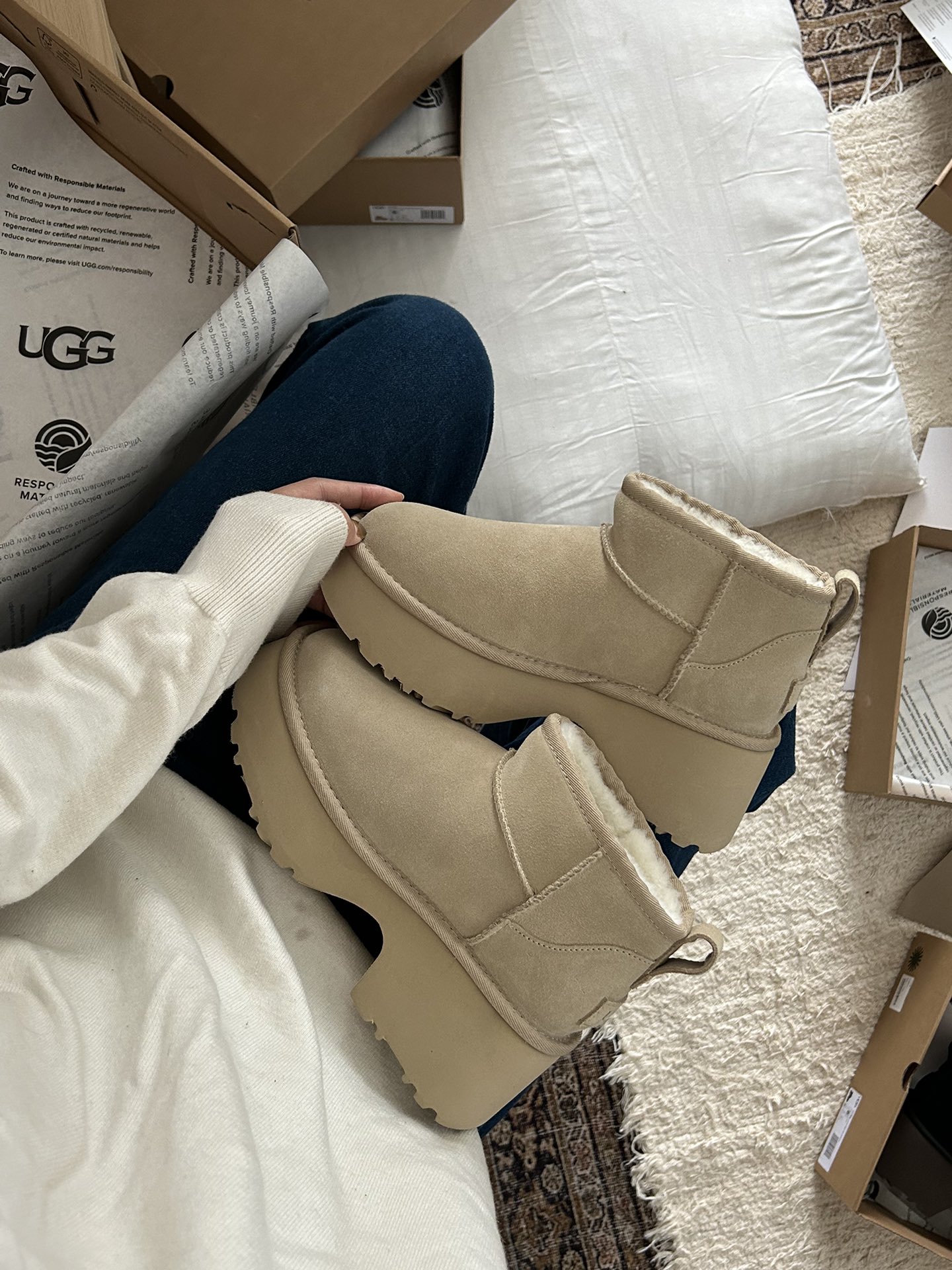 ，𝐔*g ₂₀₂₄ .厚底人鱼超短靴
24新款女士休闲舒适人鱼高跟系列 简单大方的设计 EVA大底约7c
