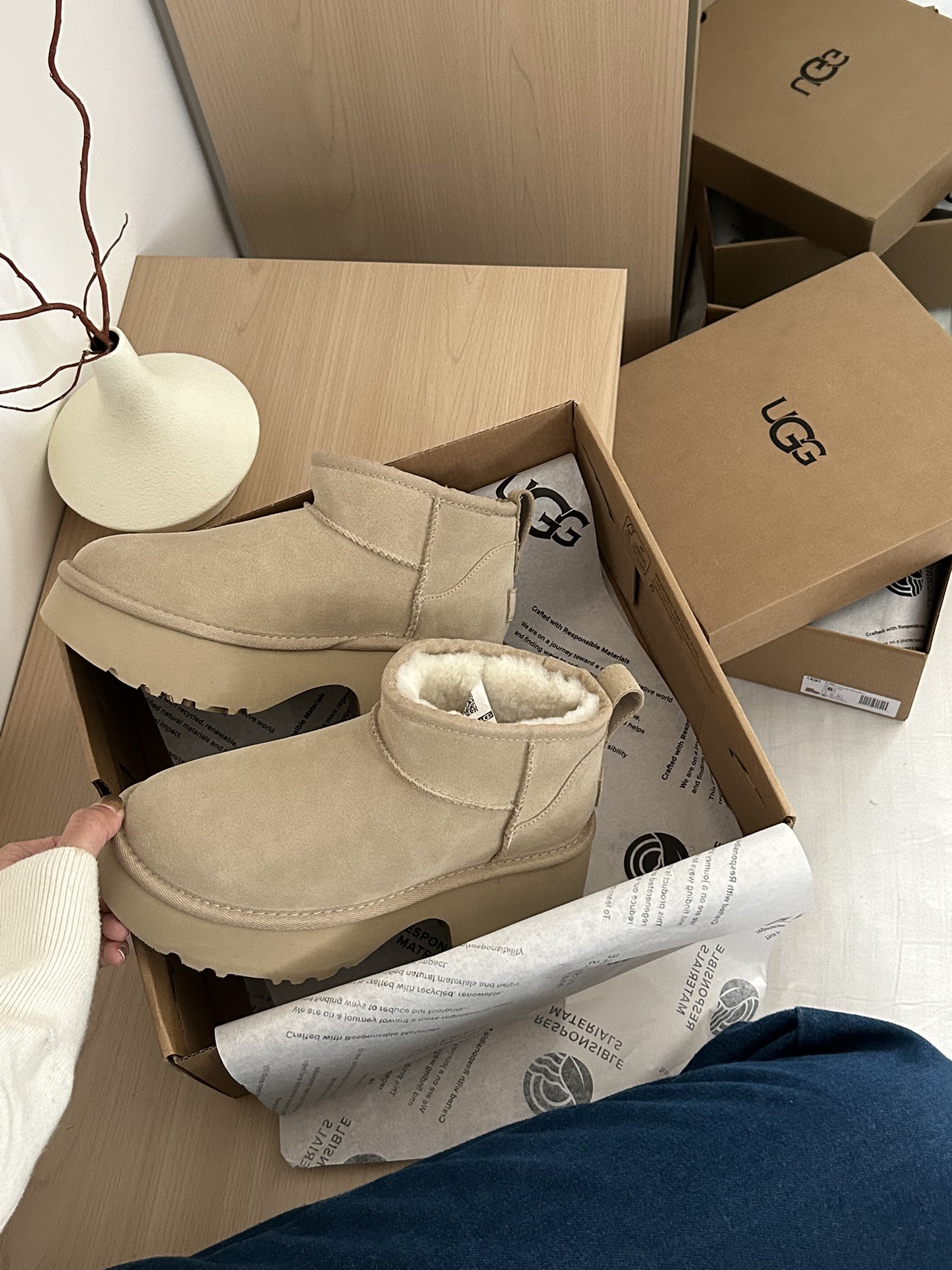 ，𝐔*g ₂₀₂₄ .厚底人鱼超短靴
24新款女士休闲舒适人鱼高跟系列 简单大方的设计 EVA大底约7c