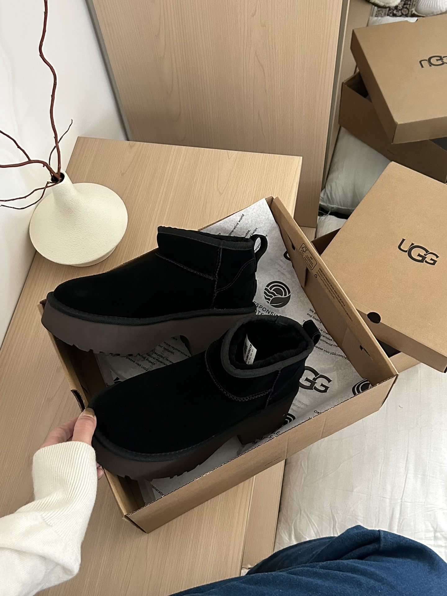 ，𝐔*g ₂₀₂₄ .厚底人鱼超短靴
24新款女士休闲舒适人鱼高跟系列 简单大方的设计 EVA大底约7c