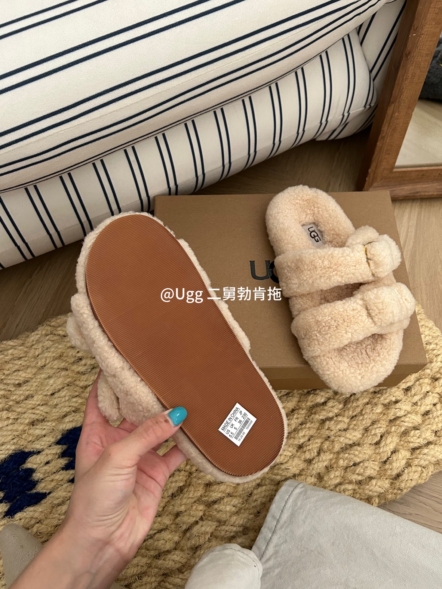 UGG新款二舅博肯拖鞋一款韩系穿搭的款+泰迪羊毛 三色：米色。咖色。灰色。码数：35-40码！