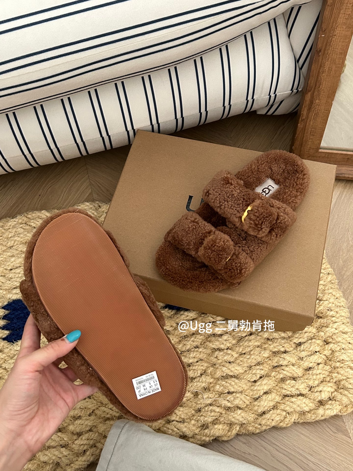 UGG新款二舅博肯拖鞋一款韩系穿搭的款+泰迪羊毛 三色：米色。咖色。灰色。码数：35-40码！