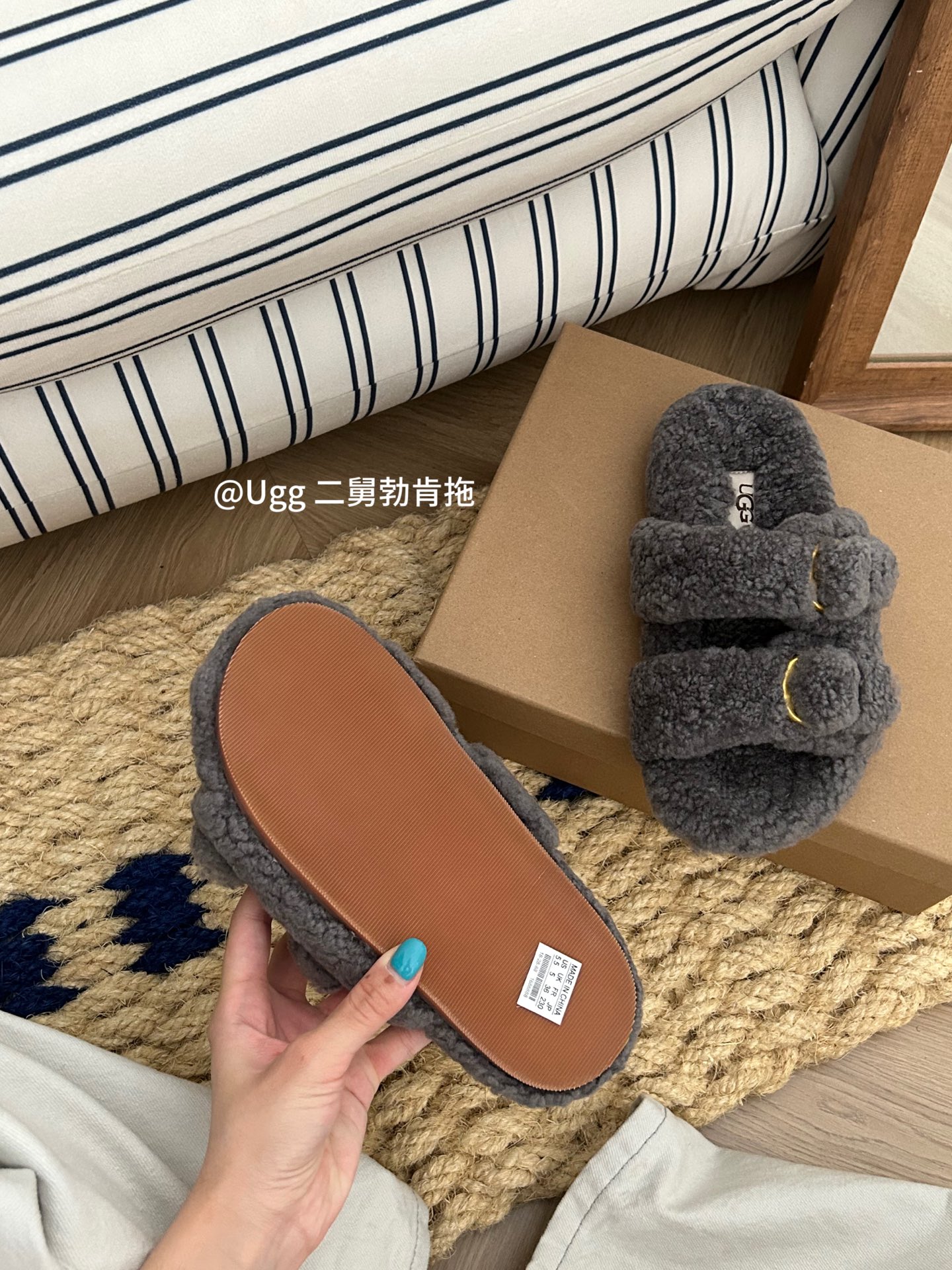 UGG新款二舅博肯拖鞋一款韩系穿搭的款+泰迪羊毛 三色：米色。咖色。灰色。码数：35-40码！