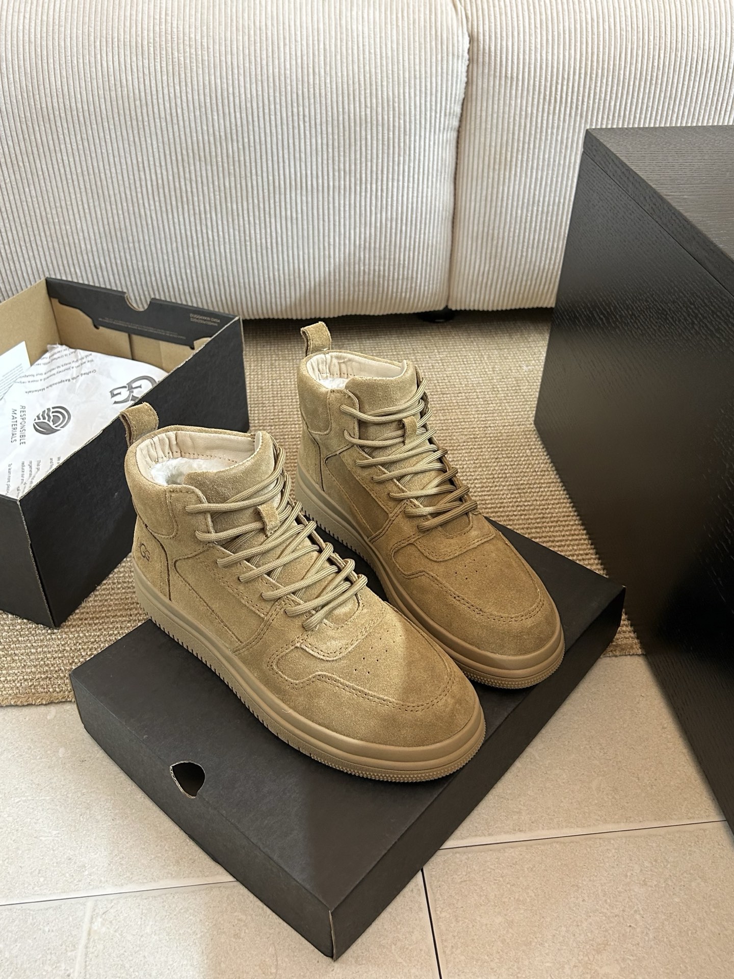 🔥𝐔*𝐠 ₂₀₂₅ . 经典空军联名板鞋📷有颜又有料 高丝光牛反绒材质 不冻脚过冬 必须把加毛的安排上S