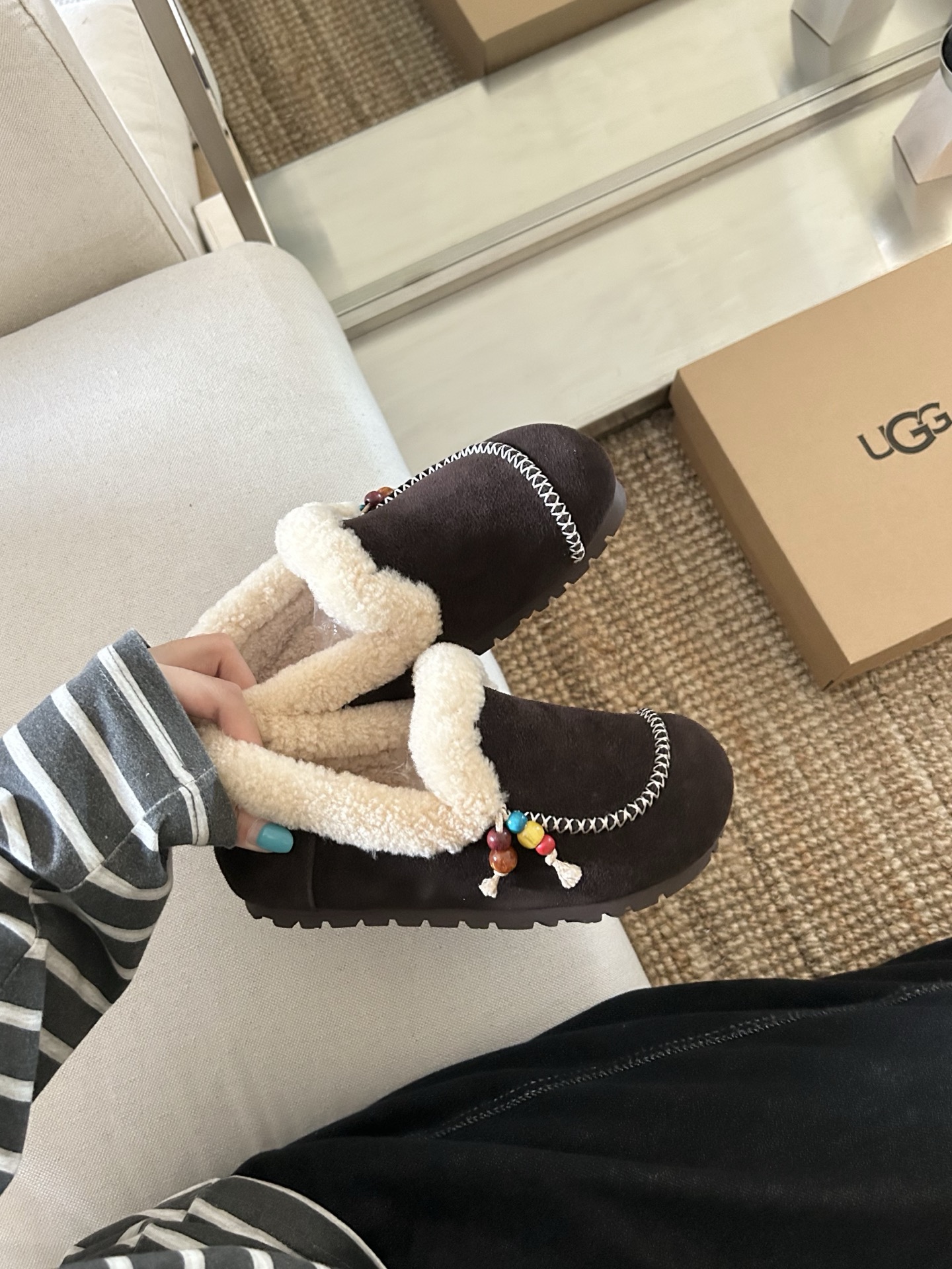 🔥UGG小红书穆勒串珠一脚蹬，流行马克线设计，翻毛口暖烘烘，小流苏装饰🎍牛皮羊毛，三色：栗色 菜籽 巧色