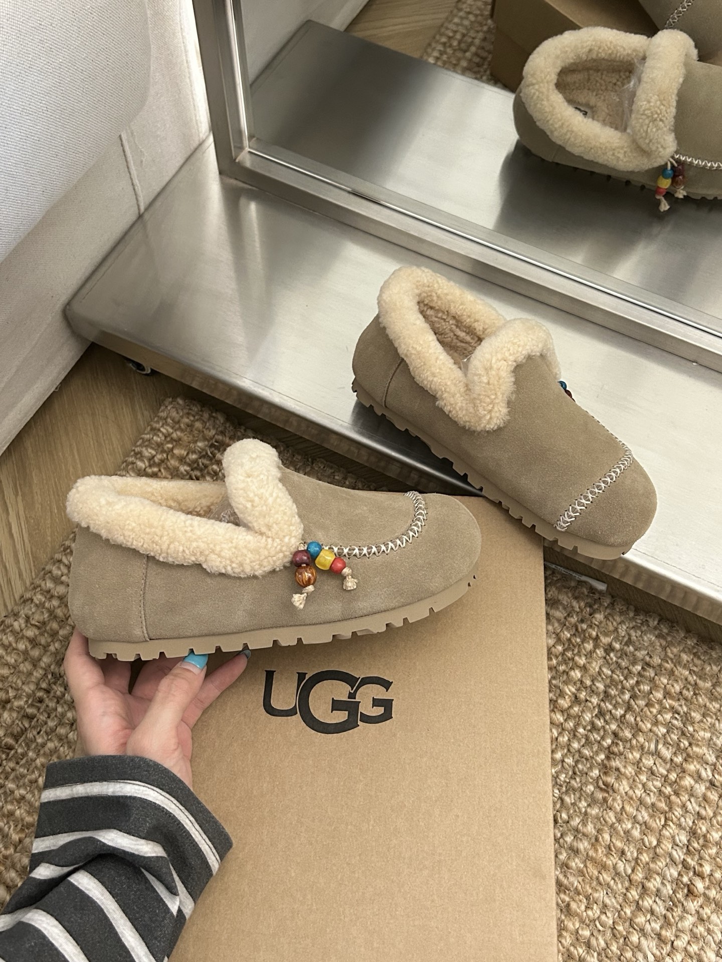 🔥UGG小红书穆勒串珠一脚蹬，流行马克线设计，翻毛口暖烘烘，小流苏装饰🎍牛皮羊毛，三色：栗色 菜籽 巧色