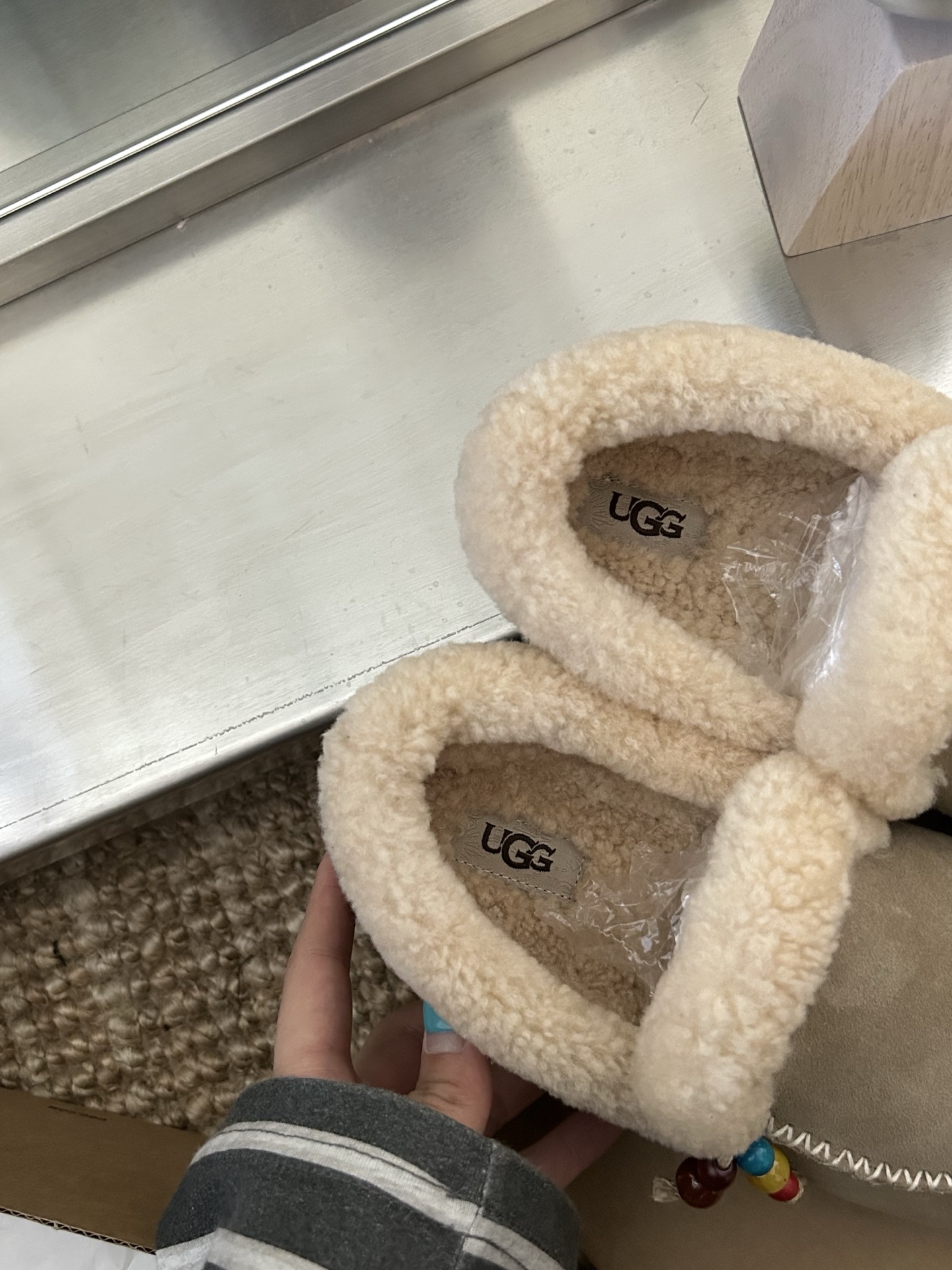 🔥UGG小红书穆勒串珠一脚蹬，流行马克线设计，翻毛口暖烘烘，小流苏装饰🎍牛皮羊毛，三色：栗色 菜籽 巧色