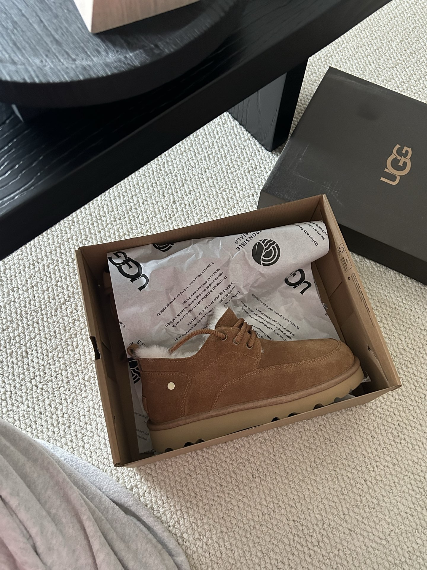 🔥UGG经典系带男鞋，牛皮➕羊毛🦙懒人鞋必备一脚蹬！颜色：羚羊色、栗色 、黑色！码数：40-44码！