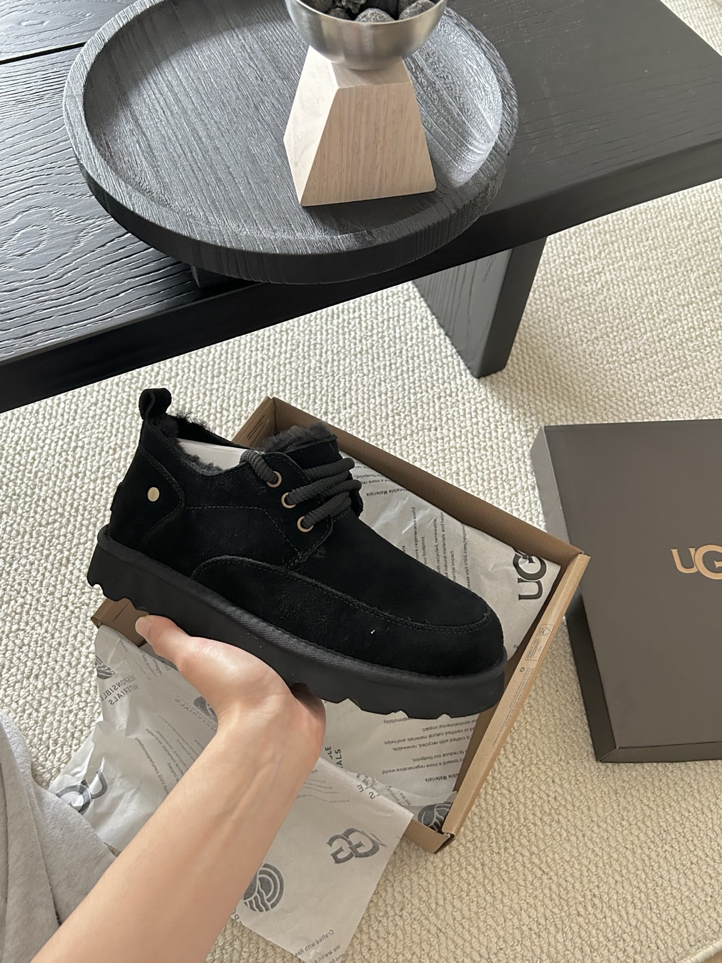 🔥UGG经典系带男鞋，牛皮➕羊毛🦙懒人鞋必备一脚蹬！颜色：羚羊色、栗色 、黑色！码数：40-44码！