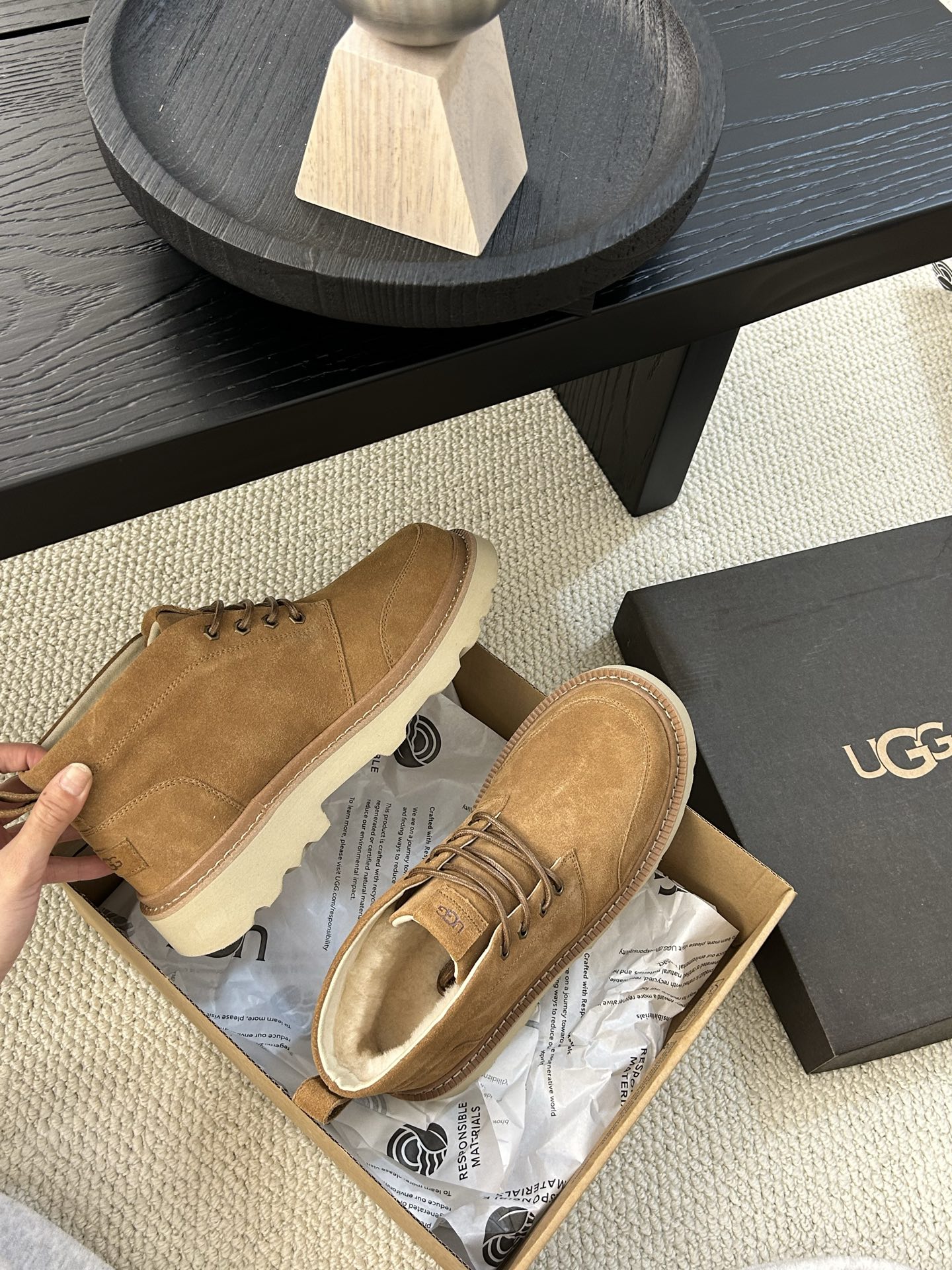 🔥UGG2025新款男士系带拉格系列马丁靴，帅气十足，牛皮羊毛，防滑大底，男士必备 颜色：栗色。黑色 糖