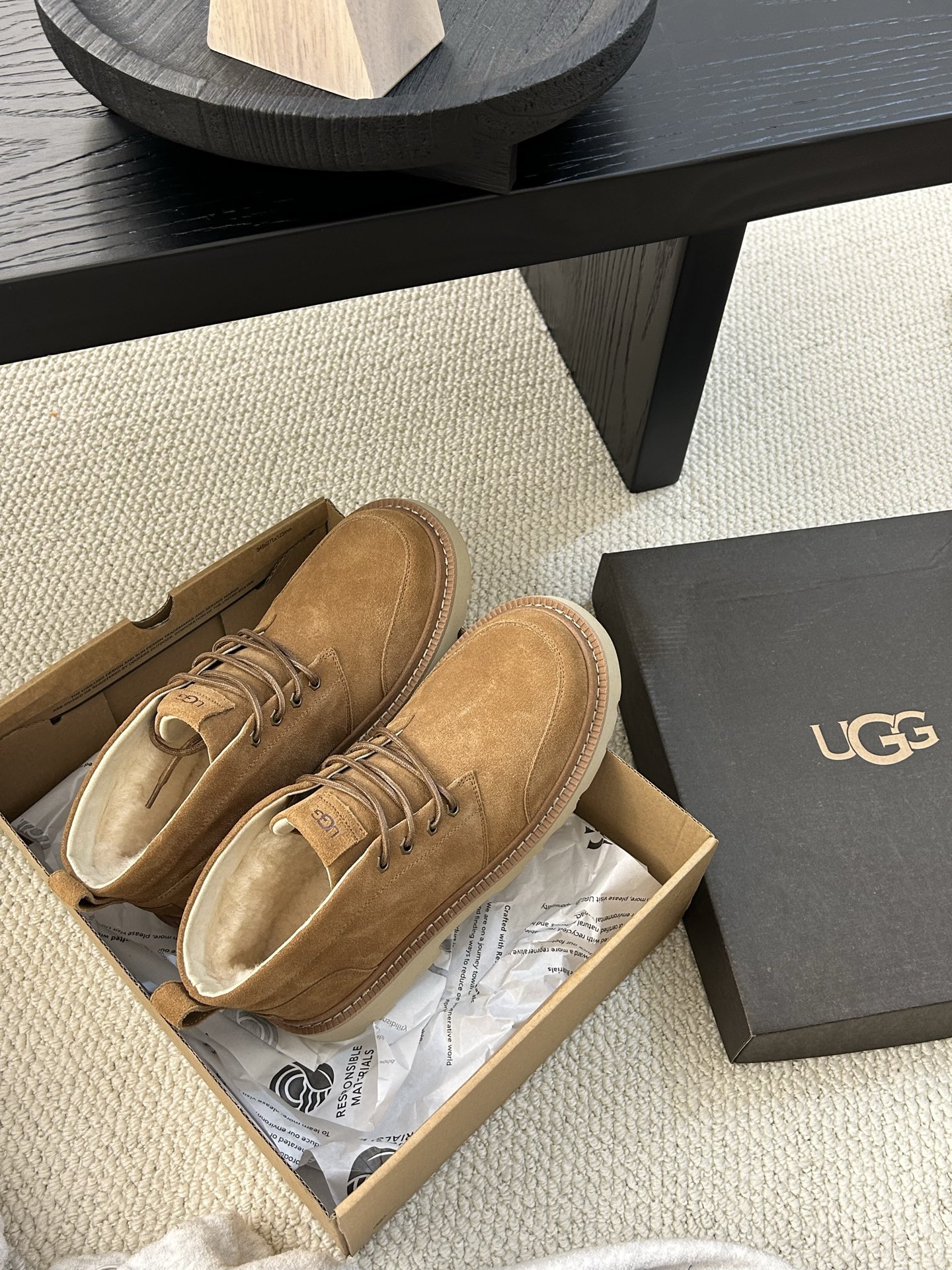 🔥UGG2025新款男士系带拉格系列马丁靴，帅气十足，牛皮羊毛，防滑大底，男士必备 颜色：栗色。黑色 糖