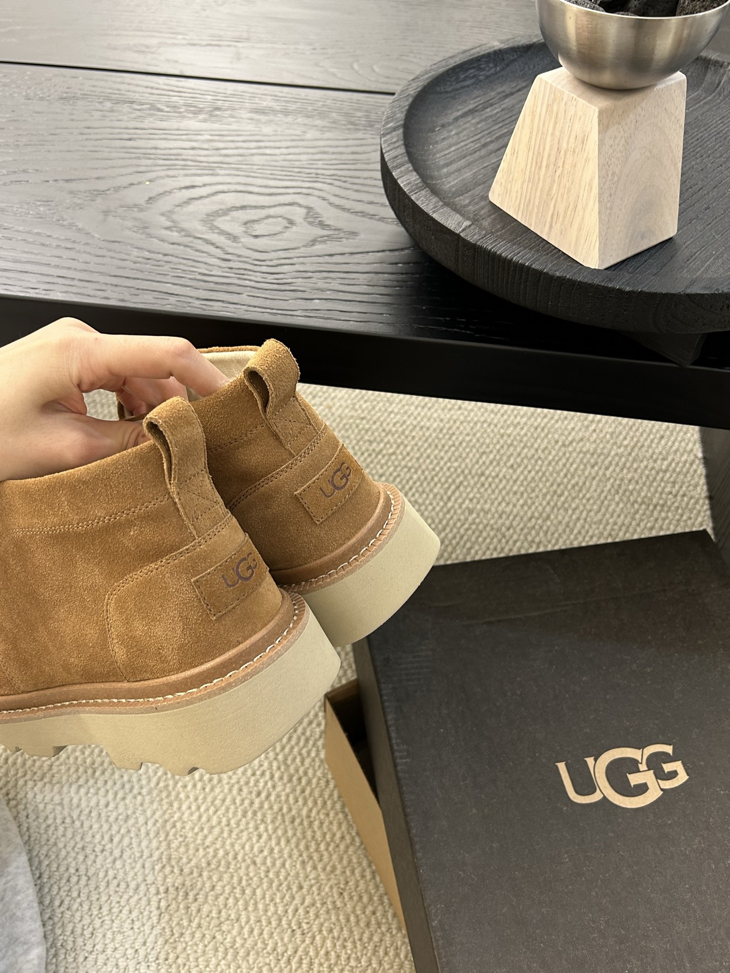 🔥UGG2025新款男士系带拉格系列马丁靴，帅气十足，牛皮羊毛，防滑大底，男士必备 颜色：栗色。黑色 糖