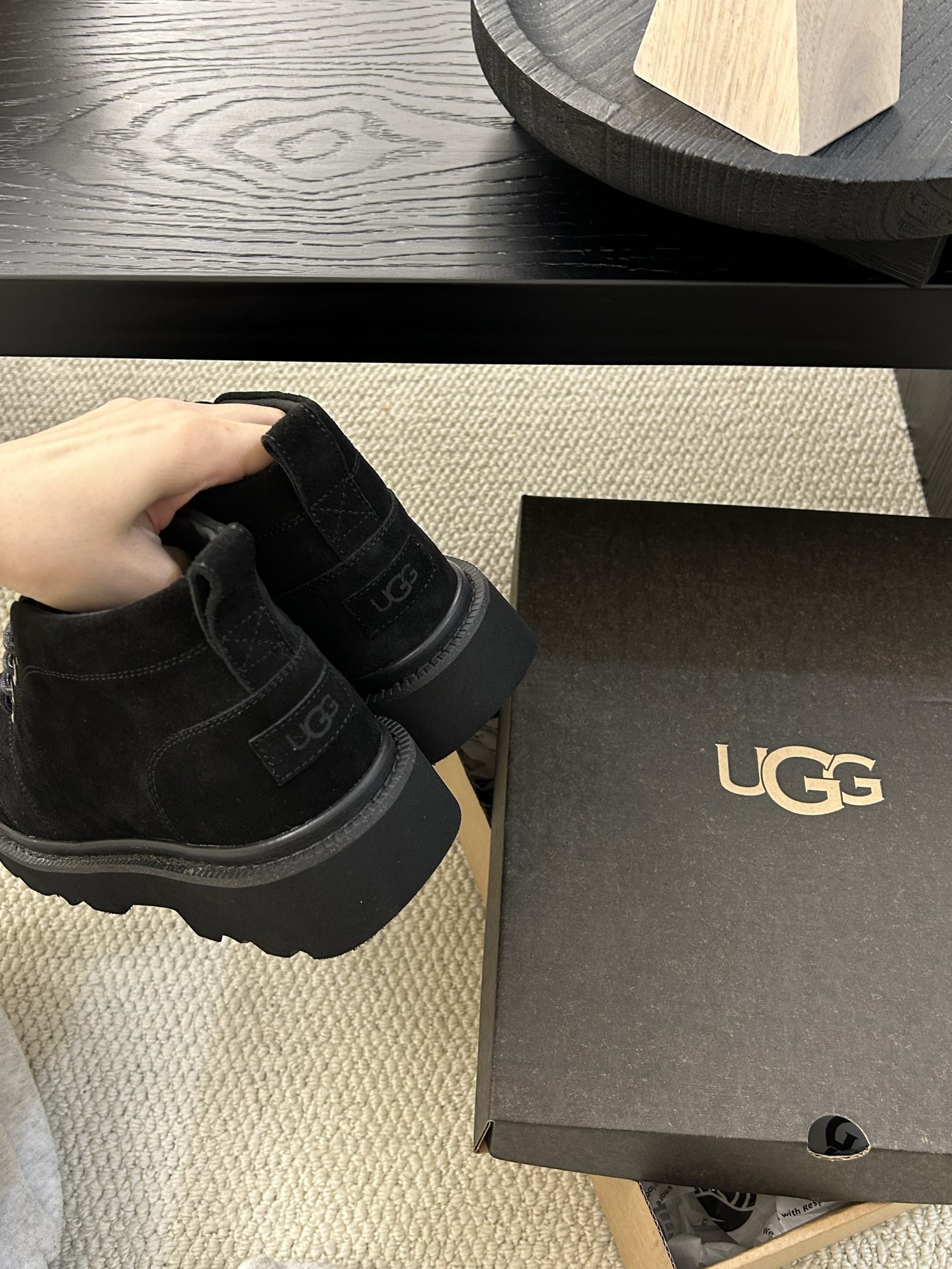 🔥UGG2025新款男士系带拉格系列马丁靴，帅气十足，牛皮羊毛，防滑大底，男士必备 颜色：栗色。黑色 糖