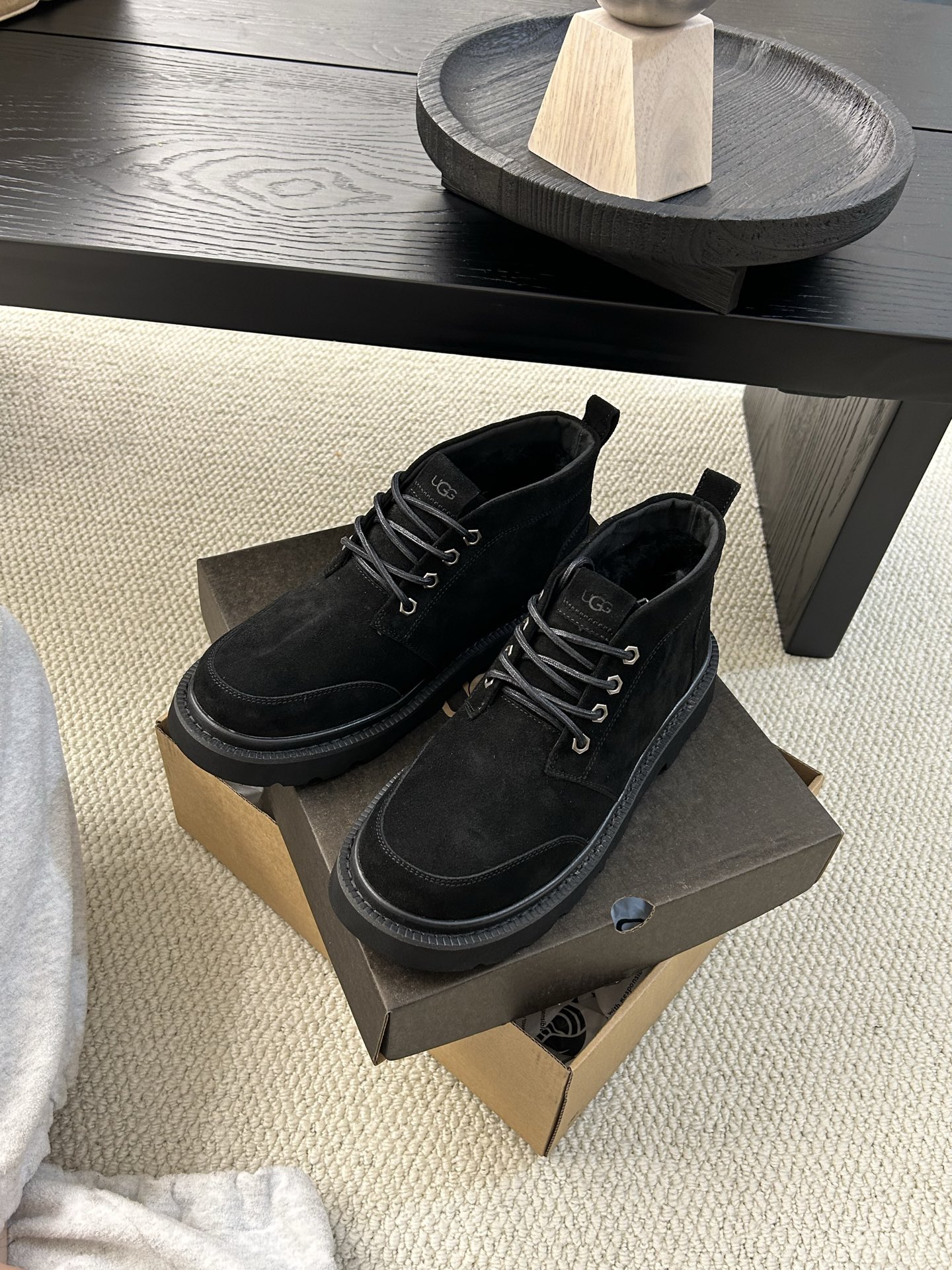🔥UGG2025新款男士系带拉格系列马丁靴，帅气十足，牛皮羊毛，防滑大底，男士必备 颜色：栗色。黑色 糖