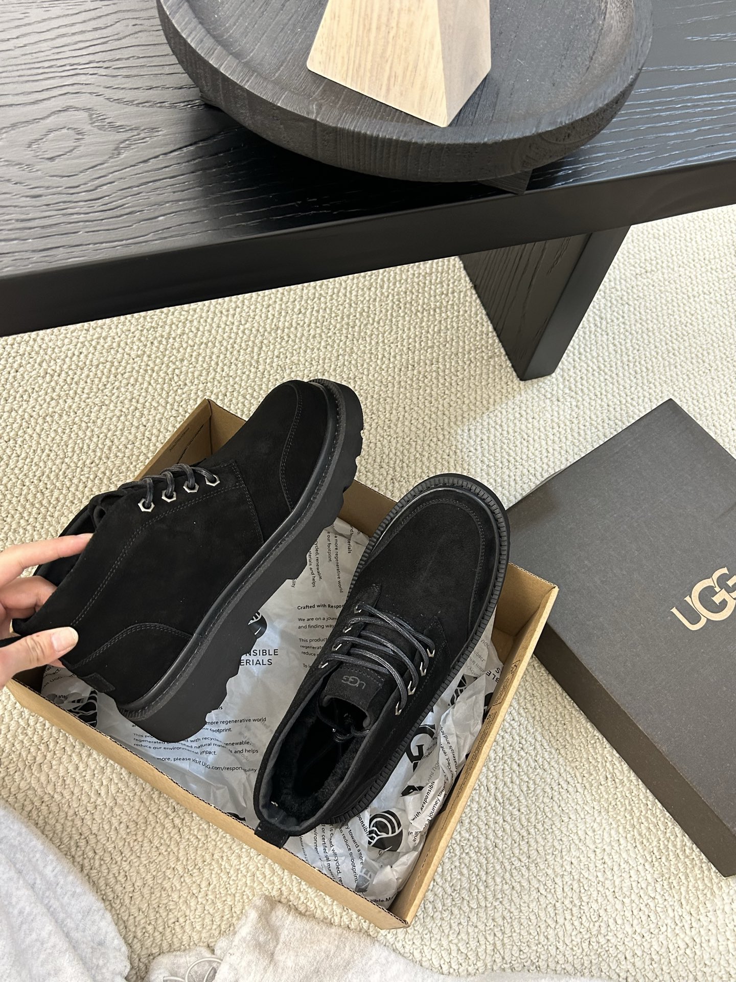 🔥UGG2025新款男士系带拉格系列马丁靴，帅气十足，牛皮羊毛，防滑大底，男士必备 颜色：栗色。黑色 糖