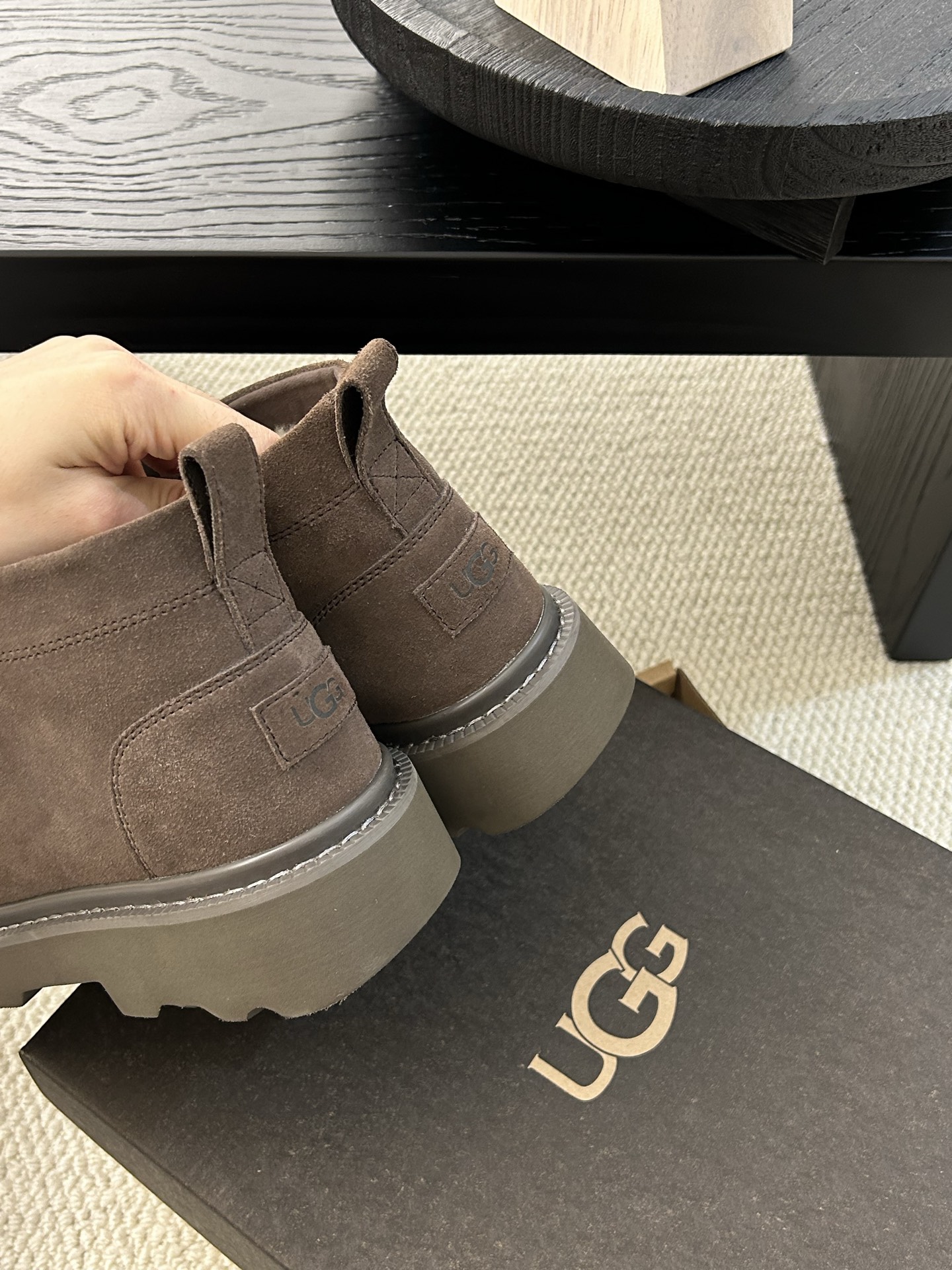 🔥UGG2025新款男士系带拉格系列马丁靴，帅气十足，牛皮羊毛，防滑大底，男士必备 颜色：栗色。黑色 糖