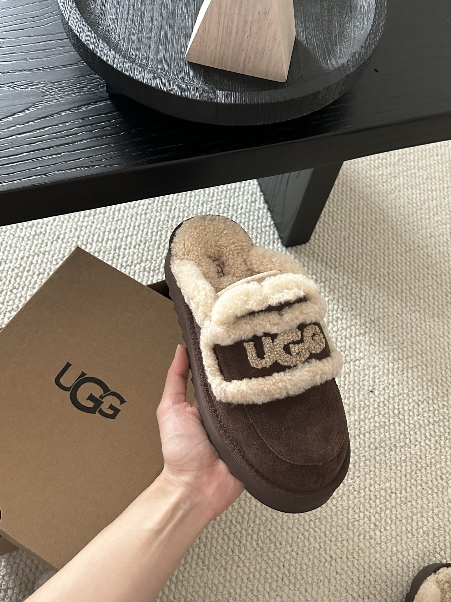 🔥UGG新款澳洲厚底🦘小羊羔毛网红拖鞋，小胖丁嘟嘟拖 🐶材质牛皮🐮，内里真羊毛，配刺绣🪡ugg字样百搭时