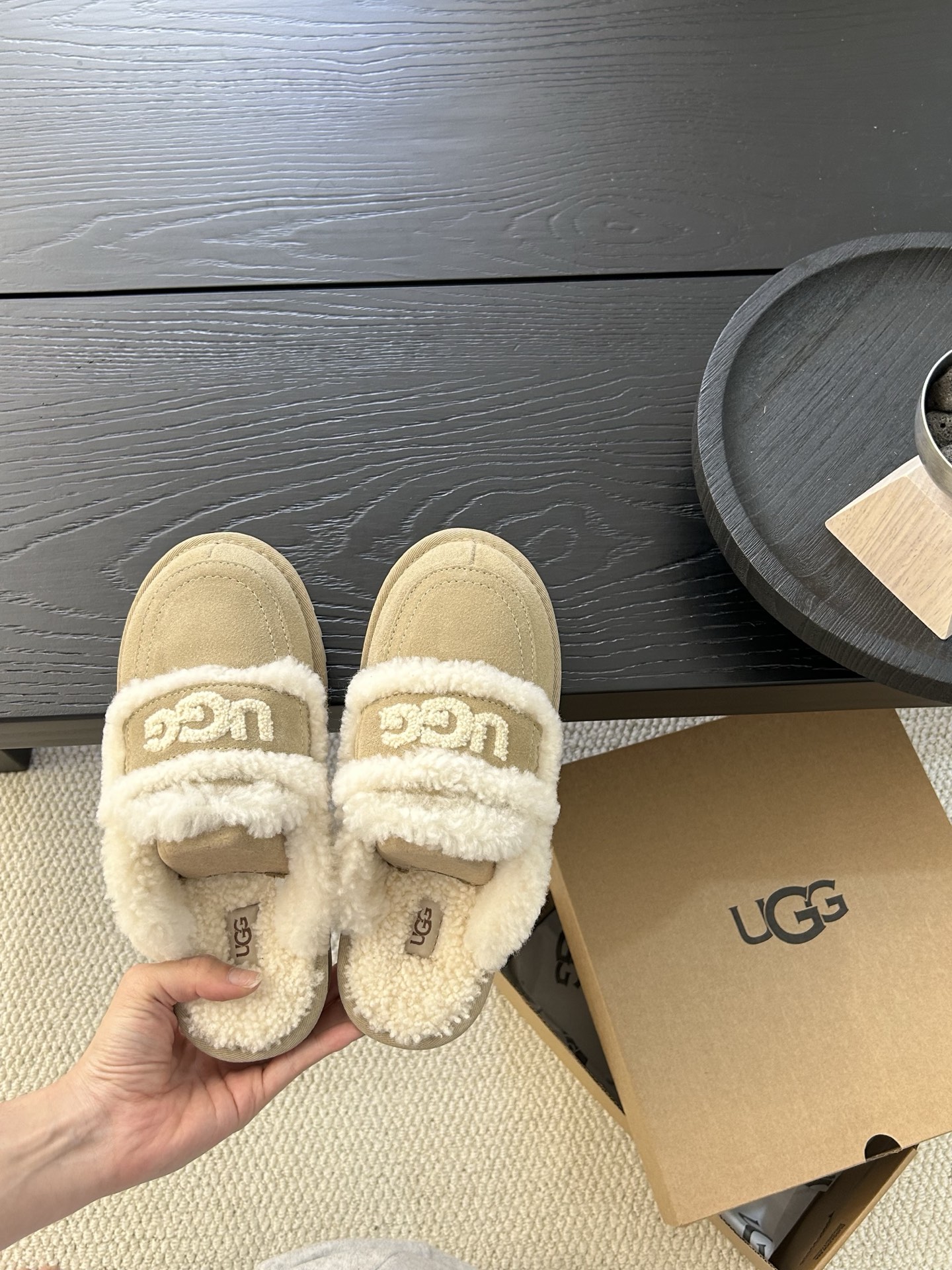 🔥UGG新款澳洲厚底🦘小羊羔毛网红拖鞋，小胖丁嘟嘟拖 🐶材质牛皮🐮，内里真羊毛，配刺绣🪡ugg字样百搭时