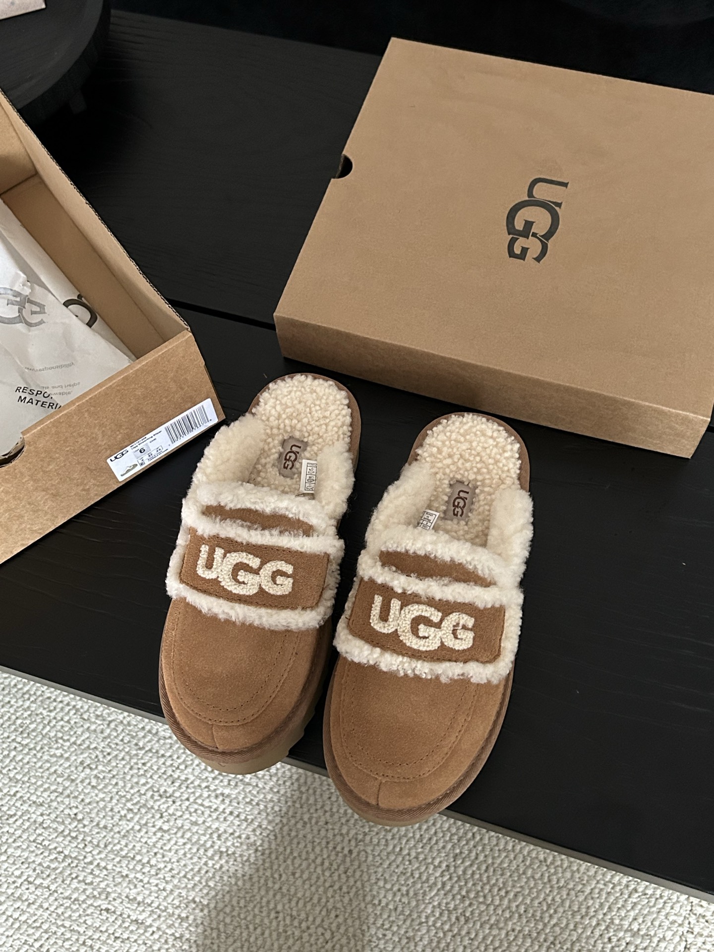 🔥UGG新款澳洲厚底🦘小羊羔毛网红拖鞋，小胖丁嘟嘟拖 🐶材质牛皮🐮，内里真羊毛，配刺绣🪡ugg字样百搭时
