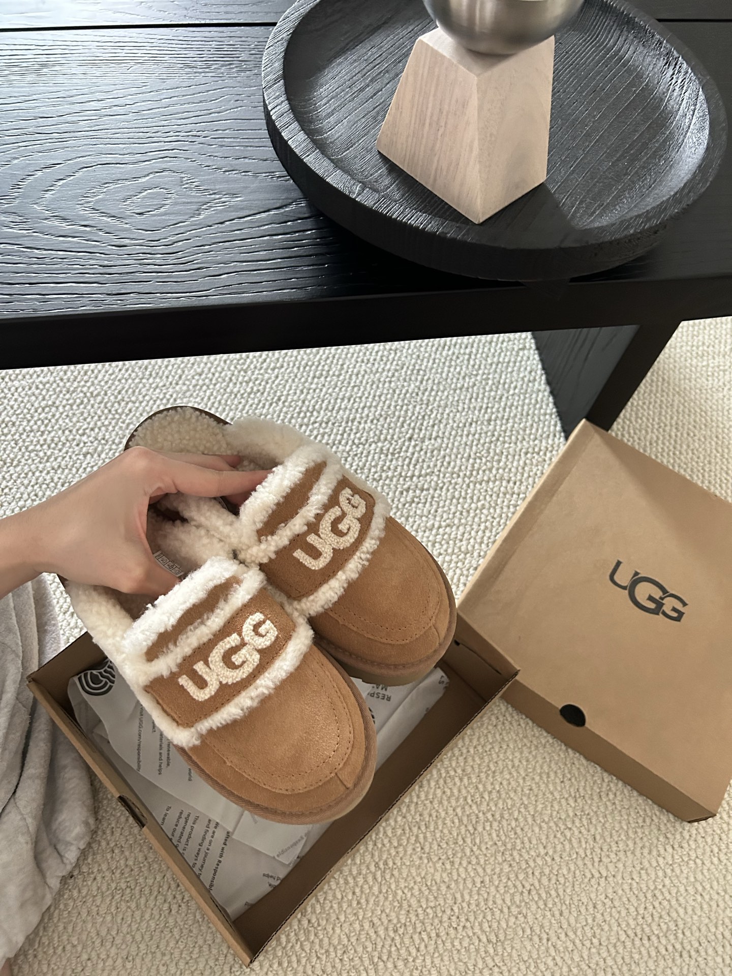 🔥UGG新款澳洲厚底🦘小羊羔毛网红拖鞋，小胖丁嘟嘟拖 🐶材质牛皮🐮，内里真羊毛，配刺绣🪡ugg字样百搭时