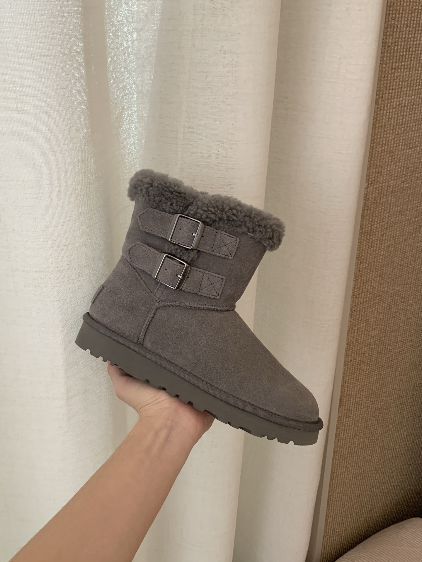 🔥𝐔*𝐠 ₂₀₂₅ . 卷毛二排扣雪地靴.美拉德色女孩的梦中情靴～全手工制作头层牛反绒 内里泰迪羊卷毛搭