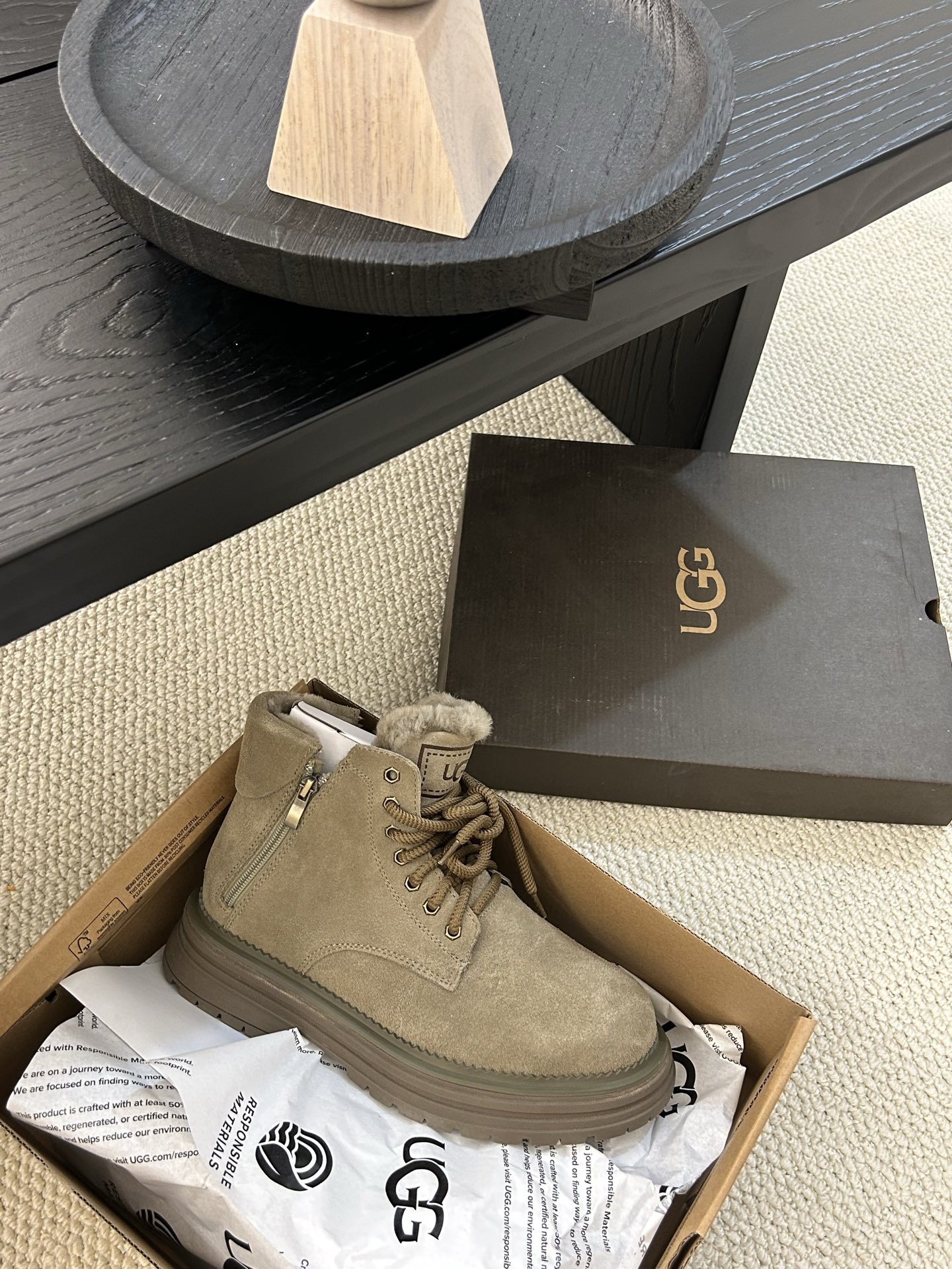 🔥ugg新款男士🚹工装拉链男鞋，牛皮羊毛搭配防滑大底，斜拉链设计男士首选必备，随意搭配 帅气可佳，两色 