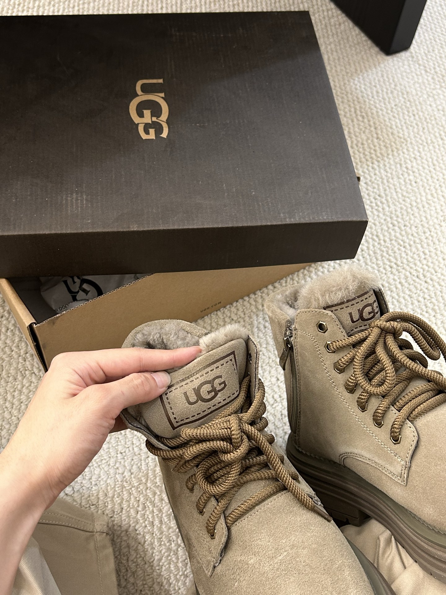 🔥ugg新款男士🚹工装拉链男鞋，牛皮羊毛搭配防滑大底，斜拉链设计男士首选必备，随意搭配 帅气可佳，两色 
