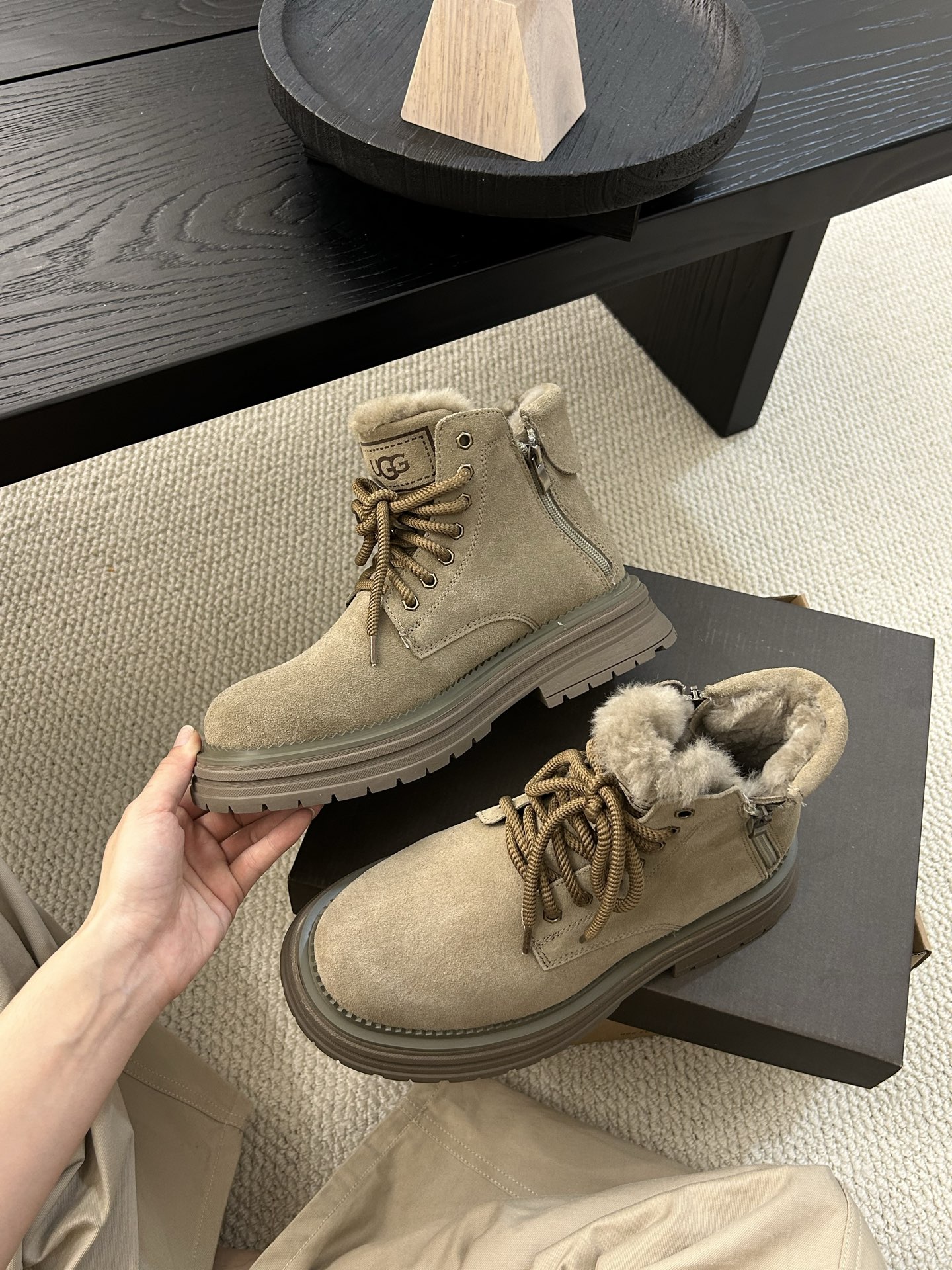 🔥ugg新款男士🚹工装拉链男鞋，牛皮羊毛搭配防滑大底，斜拉链设计男士首选必备，随意搭配 帅气可佳，两色 