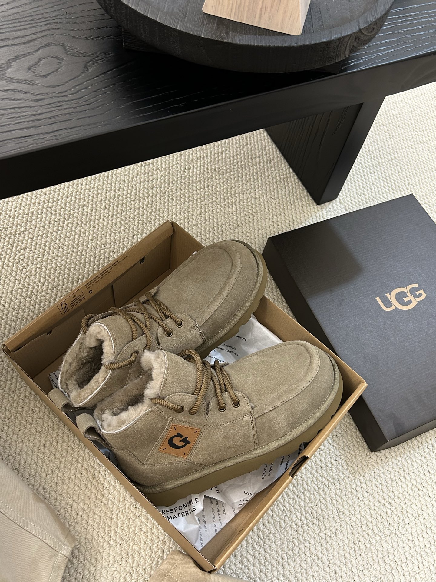 🔥UGG冬季新款男款时尚舒适厚底系带高帮 ，牛皮羊毛 男士必备。颜色：栗色。羚羊 甘草色 码数：40-4