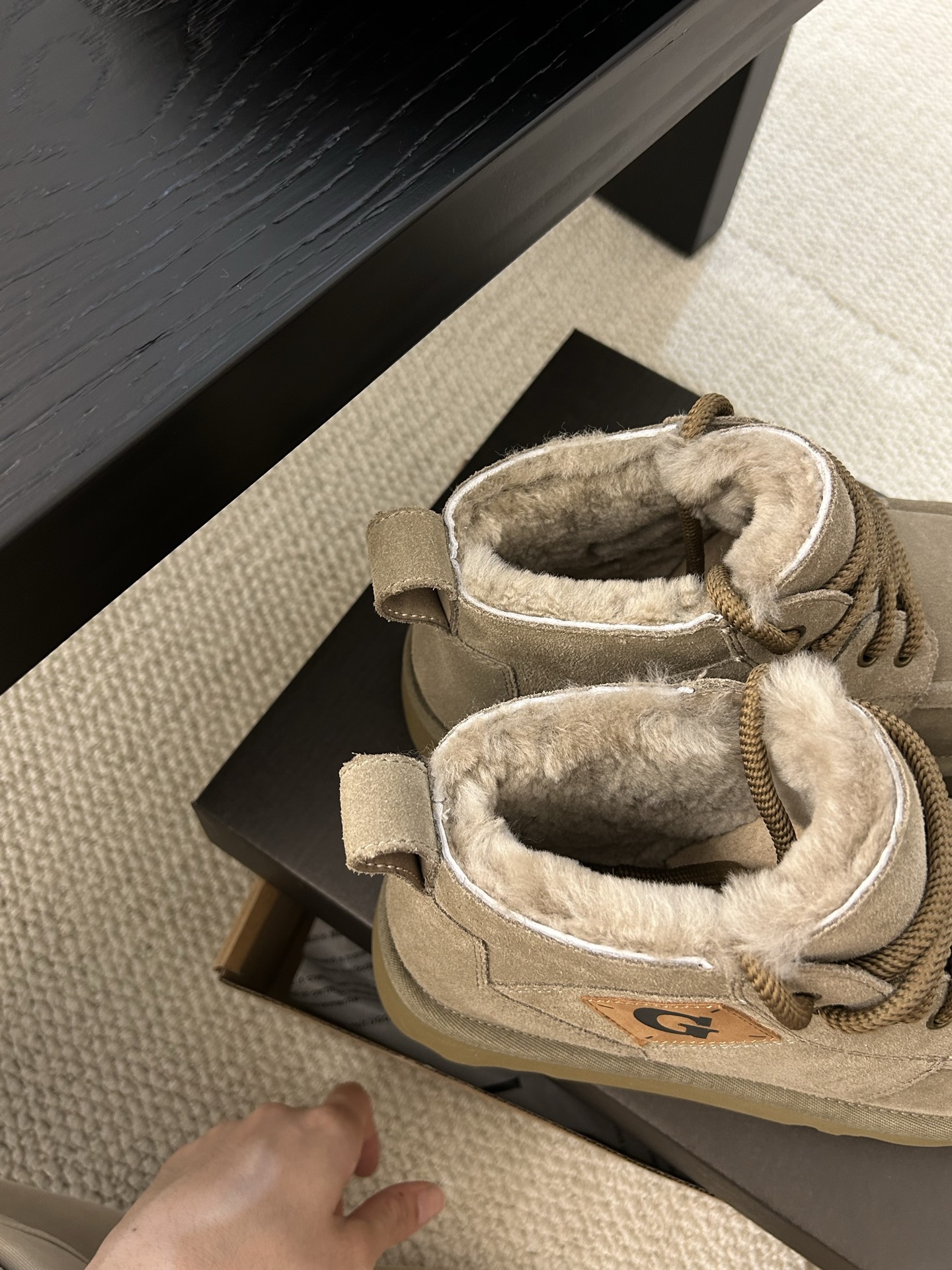 🔥UGG冬季新款男款时尚舒适厚底系带高帮 ，牛皮羊毛 男士必备。颜色：栗色。羚羊 甘草色 码数：40-4