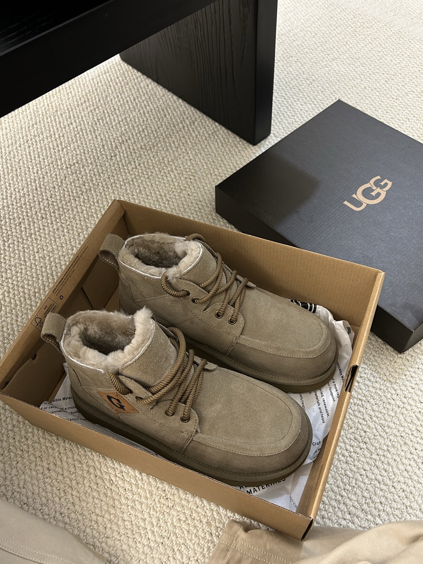 🔥UGG冬季新款男款时尚舒适厚底系带高帮 ，牛皮羊毛 男士必备。颜色：栗色。羚羊 甘草色 码数：40-4