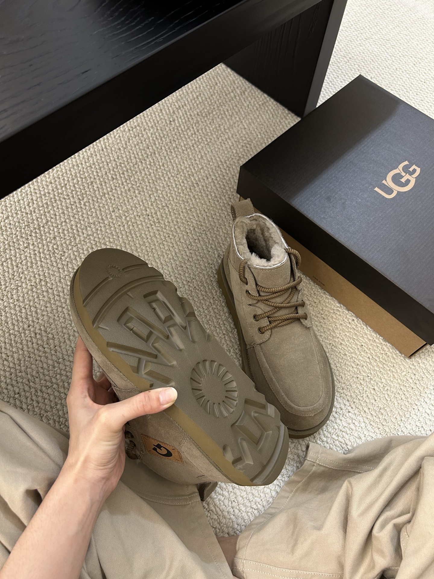 🔥UGG冬季新款男款时尚舒适厚底系带高帮 ，牛皮羊毛 男士必备。颜色：栗色。羚羊 甘草色 码数：40-4